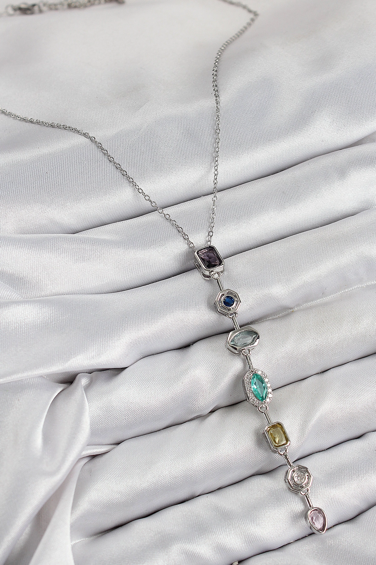 Pirinç Renkli Zirkon Taşlı Model Gümüş Renk 7 Element Kadın Y Kolye