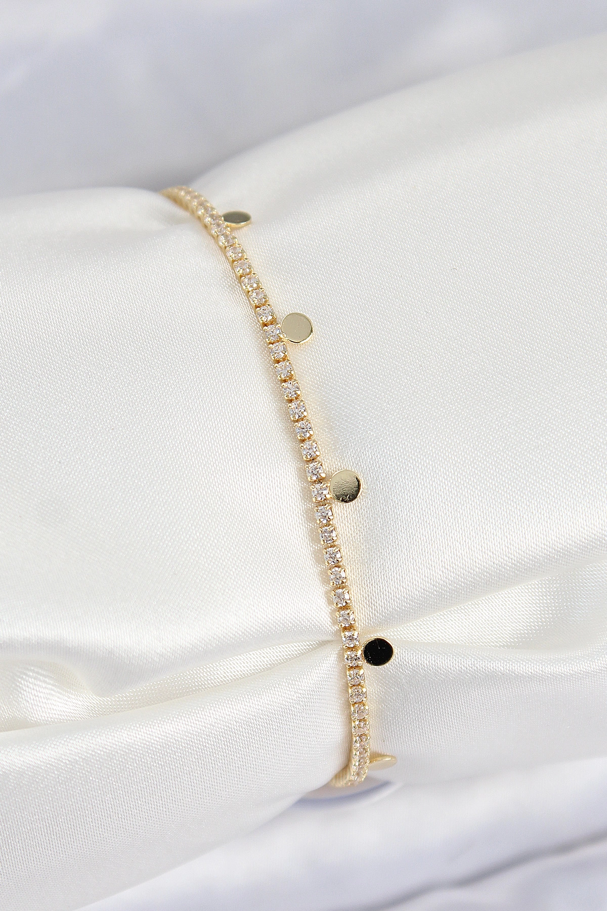 Pirinç Zirkon Taşlı Ezme Zincirli Sıralı Model Gold Renk Kadın Bilekilk