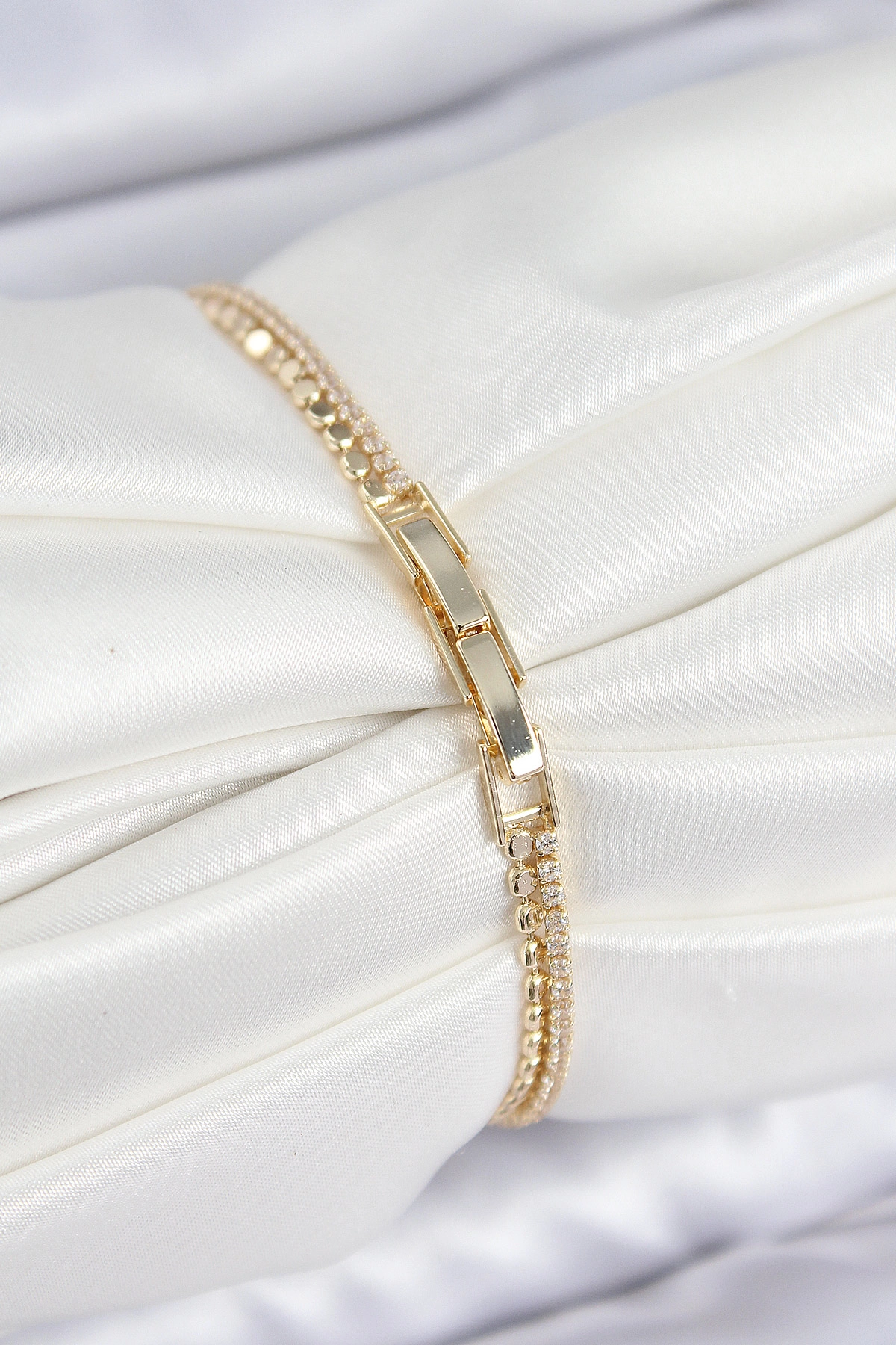 Pirinç Zirkon Taşlı Ezme Zincirli Sıralı Model Gold Renk Kadın Bilekilk