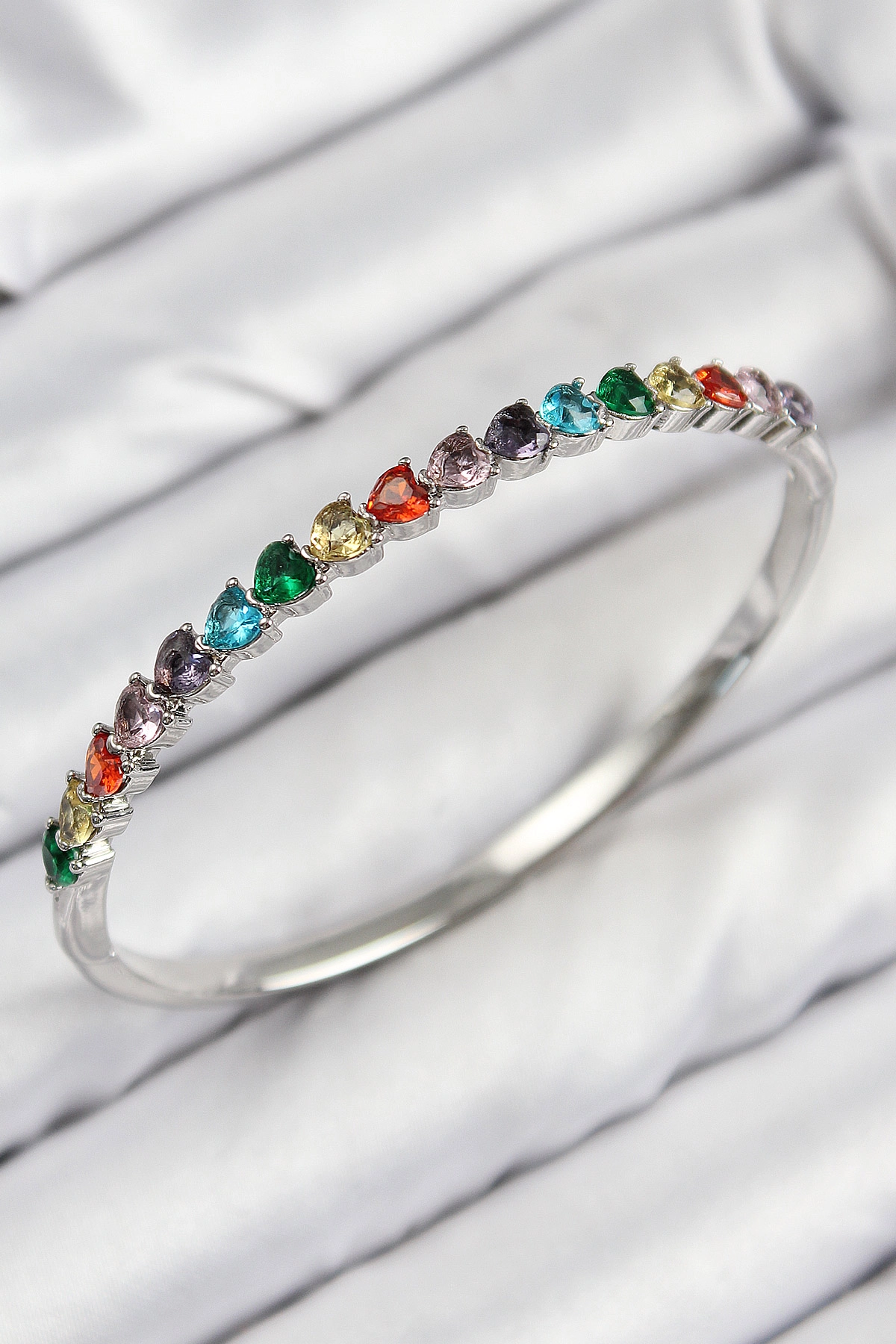 Pirinç Renkli Zirkon Taşlı Kalp Model Gümüş Renk Kadın Kelepçe