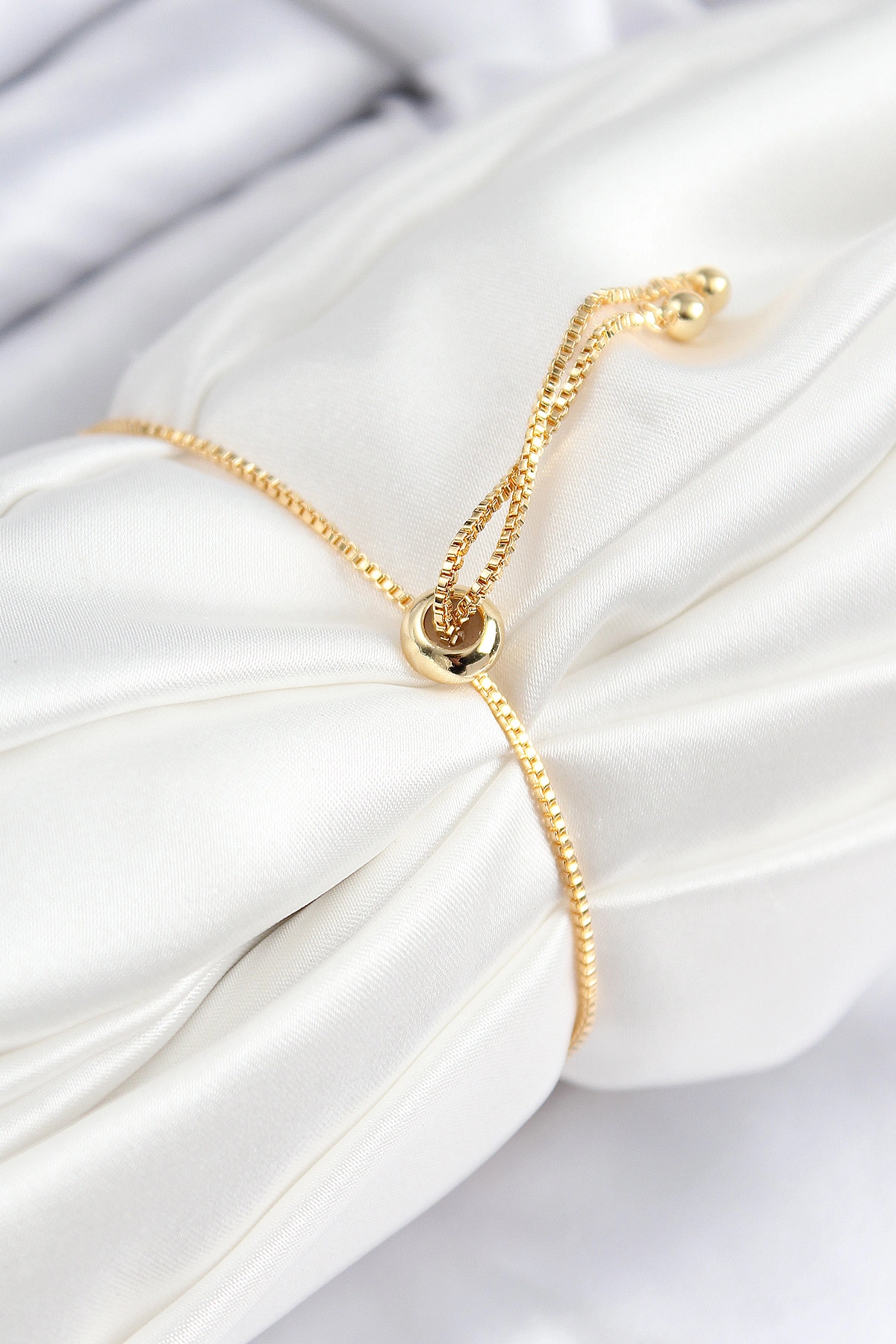 Pirinç Zirkon Taşlı Çift Sıra Kare Model Gold Renk Asansörlü Kadın Bileklik