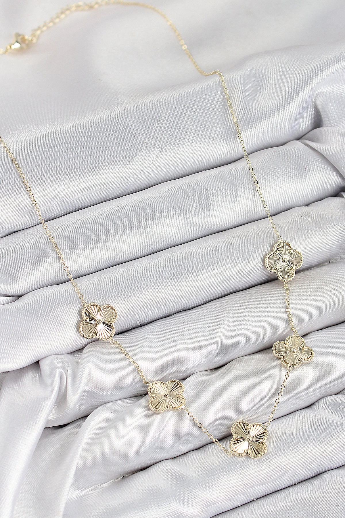 Pirinç VIP Yonca Model Gold Renk Kadın Kolye