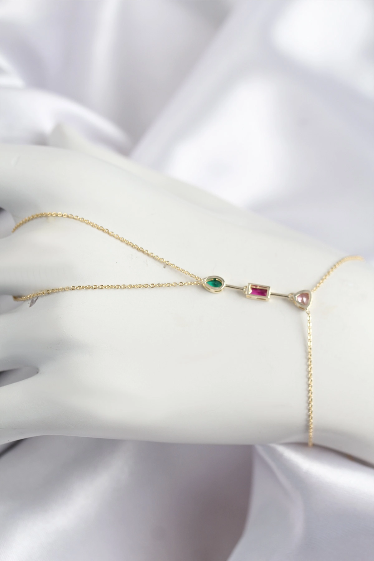 Pirinç Renkli Zirkon Taşlı Model Gold Renk Şahmeran