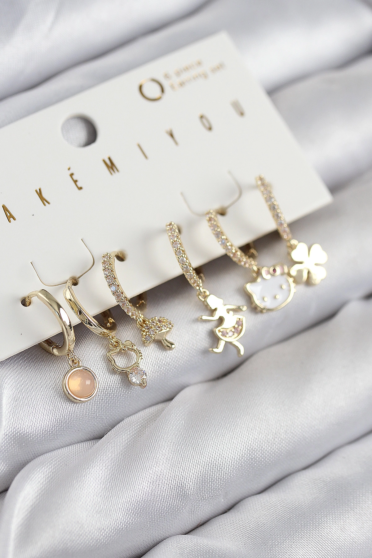 Pirinç Zirkon Taşlı Hello Kity Ve Yonca Model Gold Renk 6'lı Küpe Set