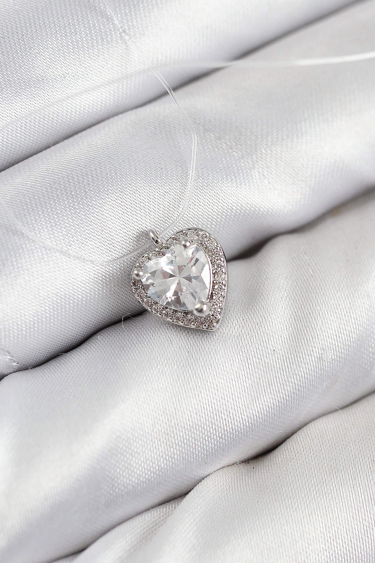 Misineli Kalp Model Gümüş Renk Hayalet Kolye