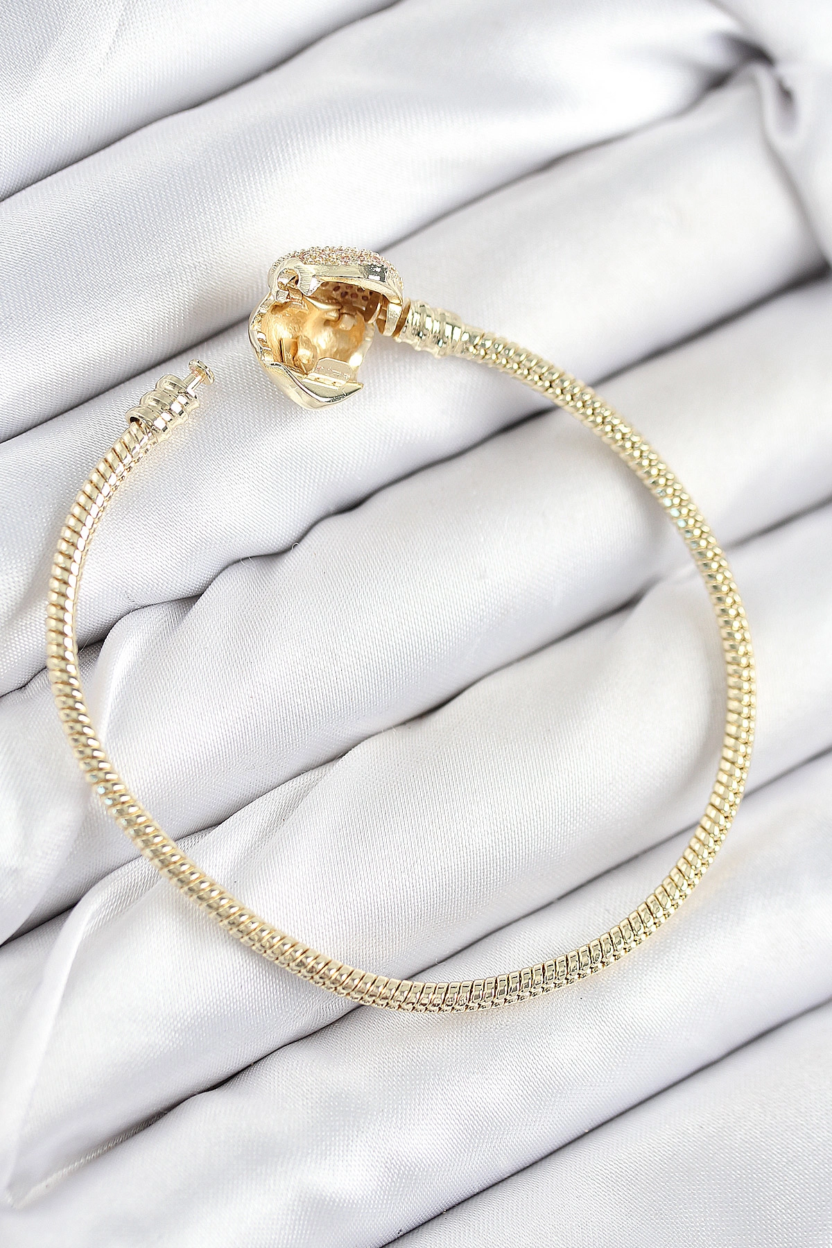 Pirinç Charm Zirkon Taşlı Kalp Model Gold Renk Kadın Bileklik