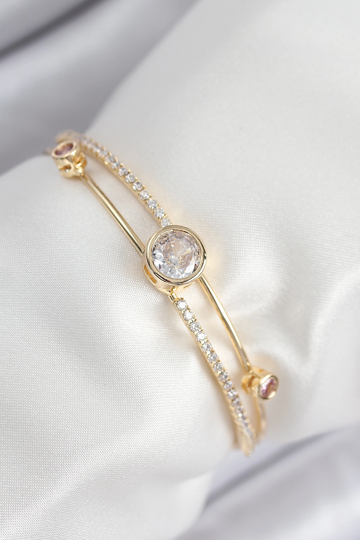 Pirinç Zirkon Taşlı Pırlanta Model Gold Renk Kadın Bileklik