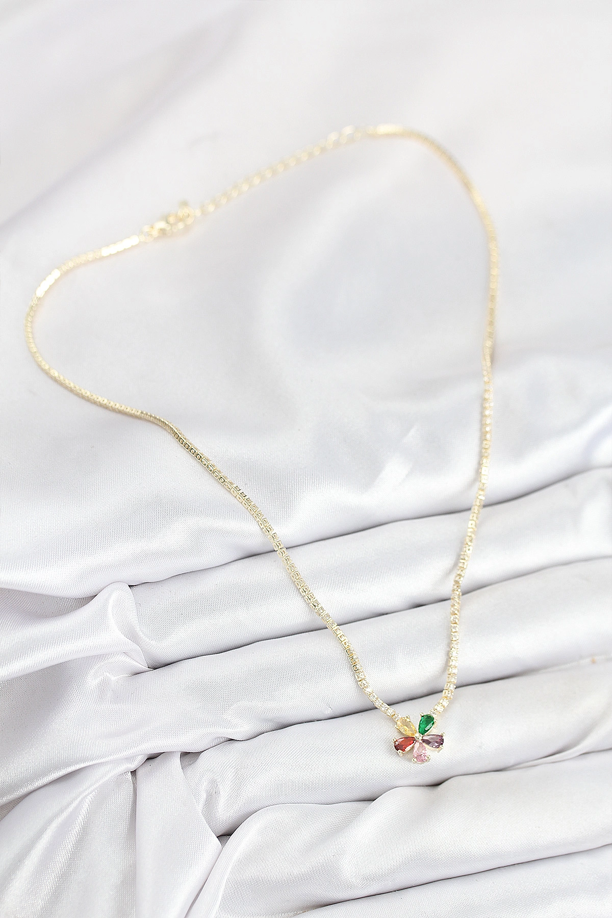 Pirinç Zirkon Taşlı Su Yolu Asorti Çiçek Model Gold Renk Kadın Kolye