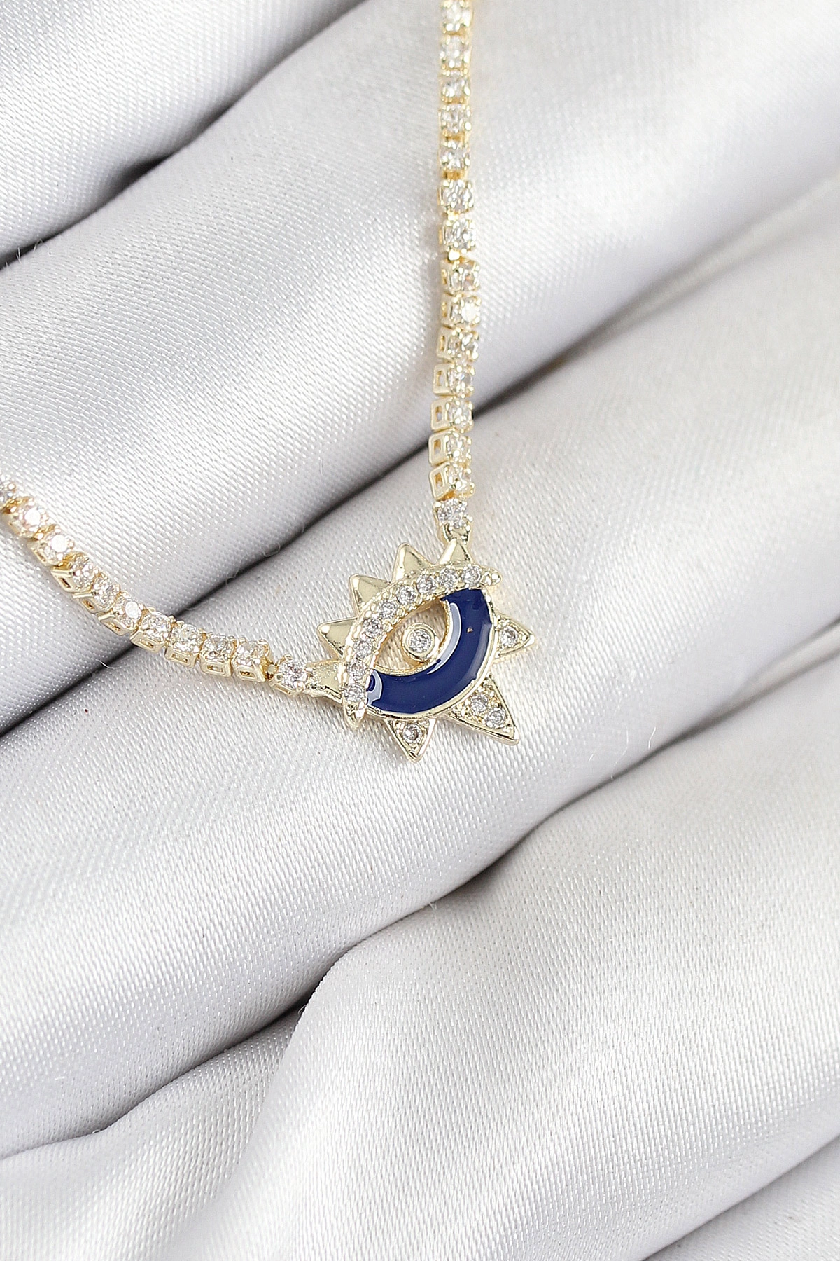 Pirinç Zirkon Taşlı Su Yolu Göz Model Gold Renk Kadın Kolye