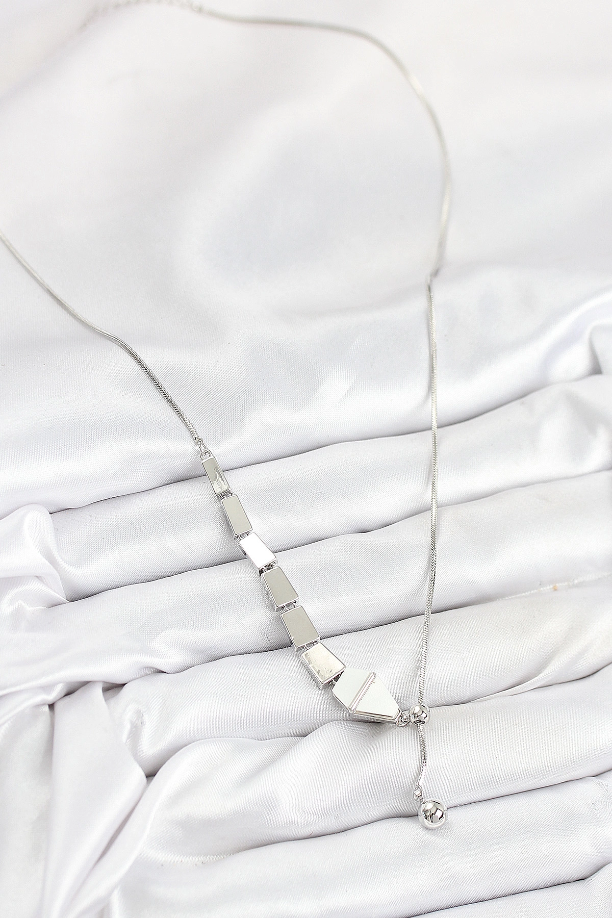 Pirinç Yılan Model Gümüş Renk Asansörlü Kadın Kolye