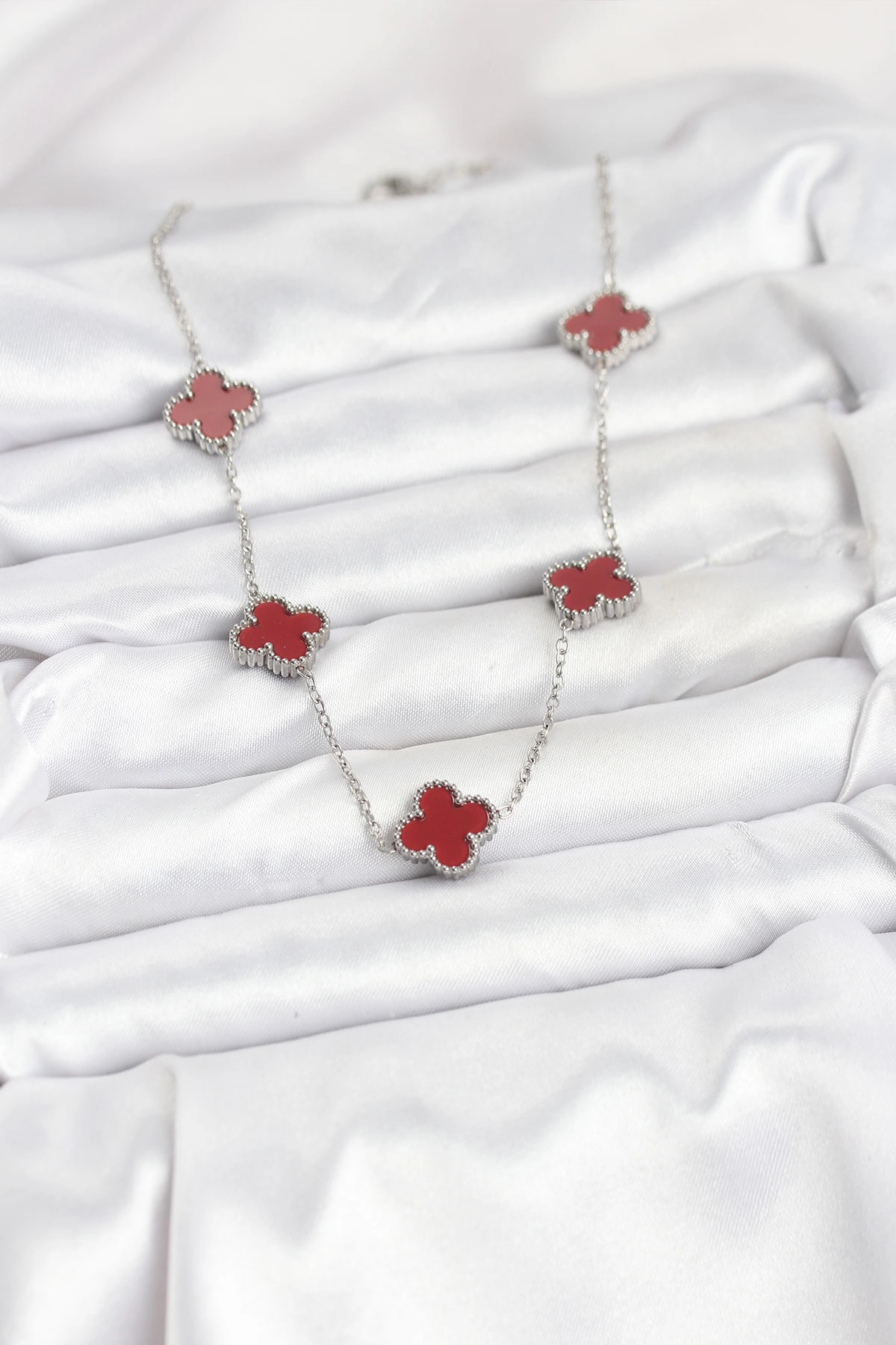 316L Çelik Zincir Gümüş Renk Bordo Renk Yonca Kadın Kolye