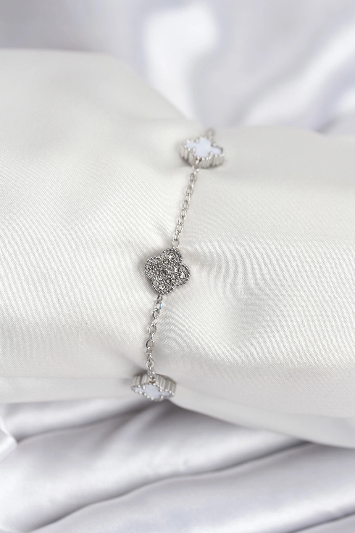 316L Çelik Gümüş Renk Beyaz ve Zirkon Taşlı Baby Boy Yonca Kadın Bileklik