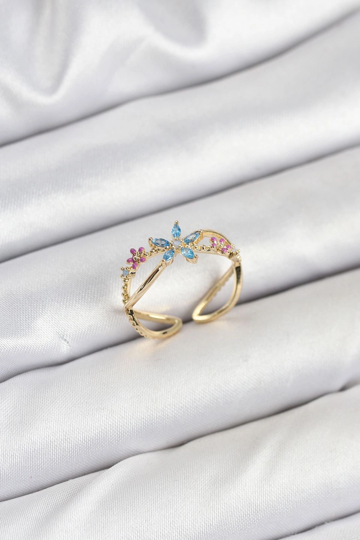 Pirinç Gold Renk Zirkon Taşlı Mavi Çiçekli Kadın Yüzük