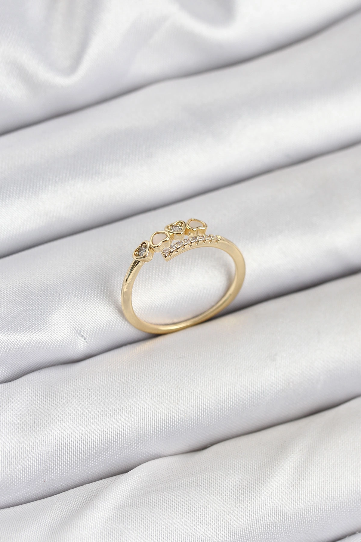 Pirinç Gold Renk Kalpli Detaylı Zirkon Taşlı Kadın Yüzük