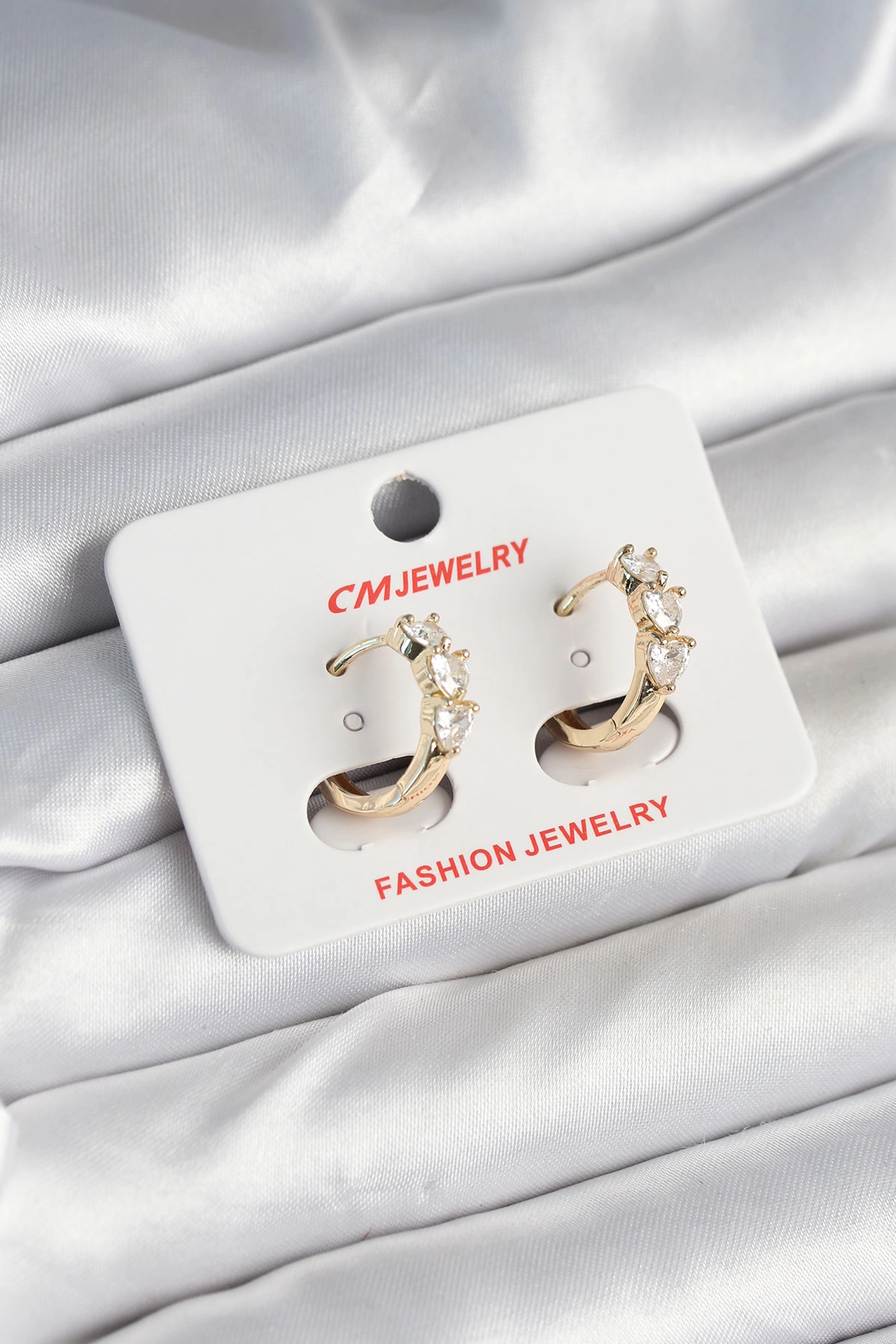 Pirinç Gold Renk Kalpli Zirkon Taşlı Kadın Küpe