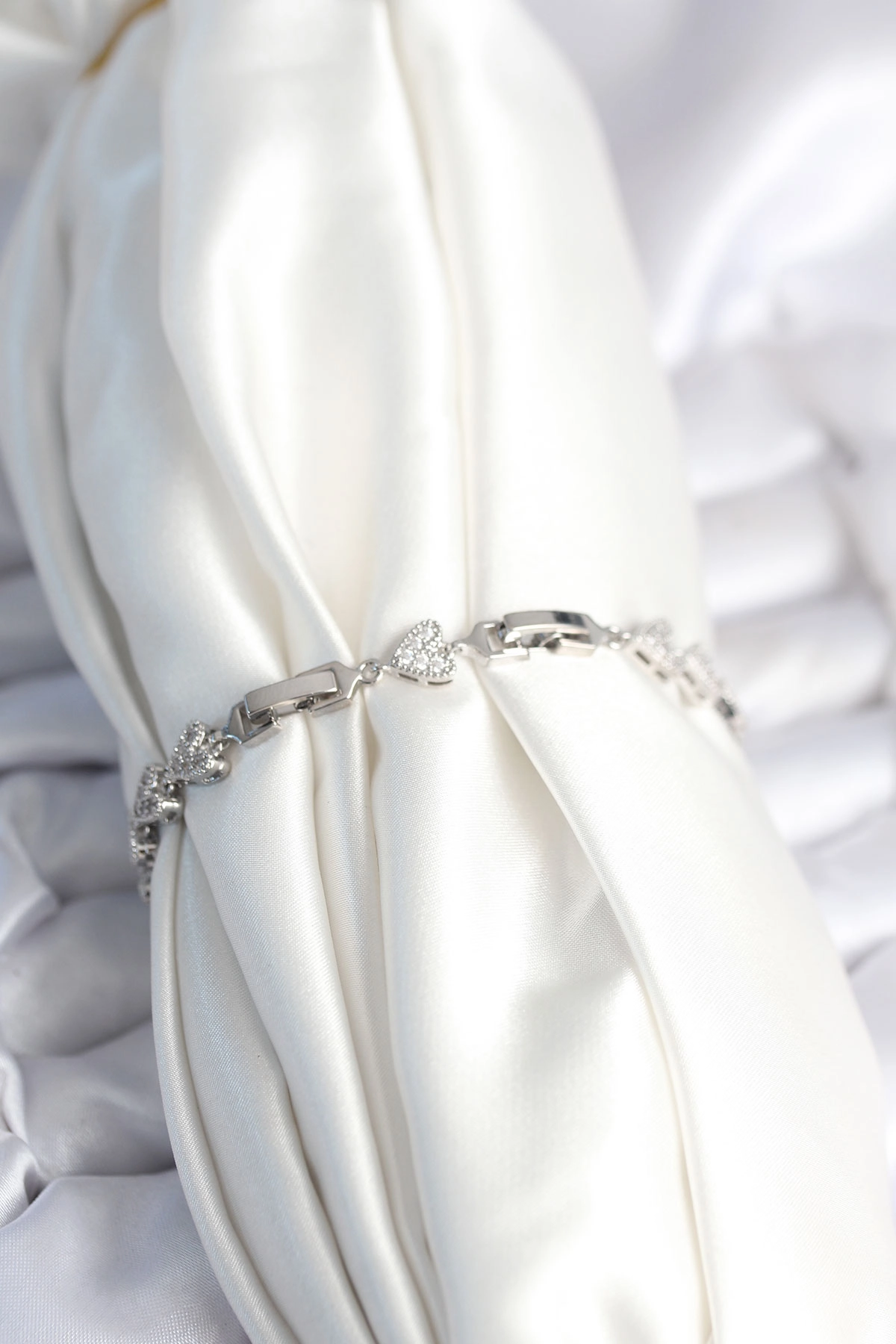 Pirinç Gümüş Renk Kalp Model Kadın Bileklik