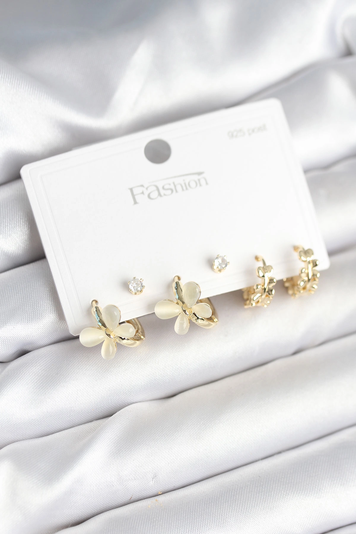 Kelebek Model Gold Renk Pirinç 925 Ayar Gümüş Çivili Kadın Küpe Seti