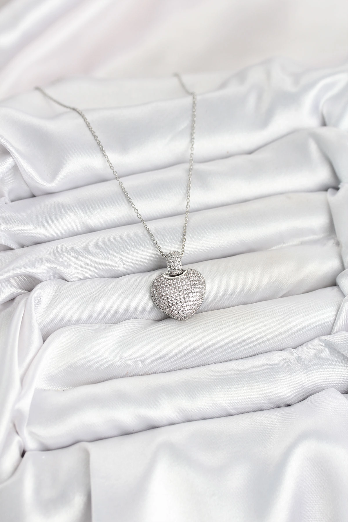 316L Çelik Zincir Gümüş Renk Zirkon Taşlı Kalpli Kadın Kolye