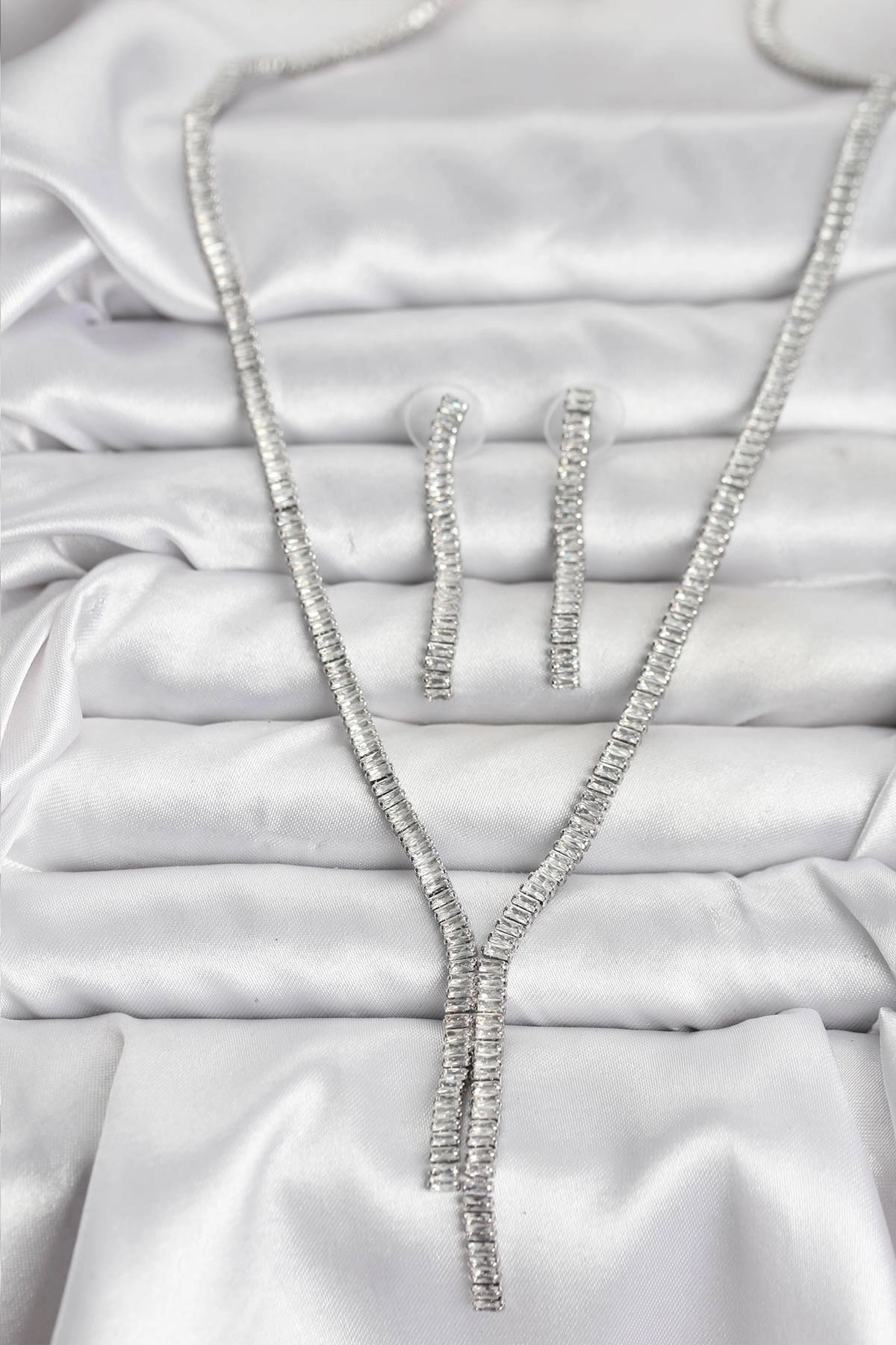 Gümüş Renk Baget Zirkon Taşlı Kadın Kolye Küpe Set