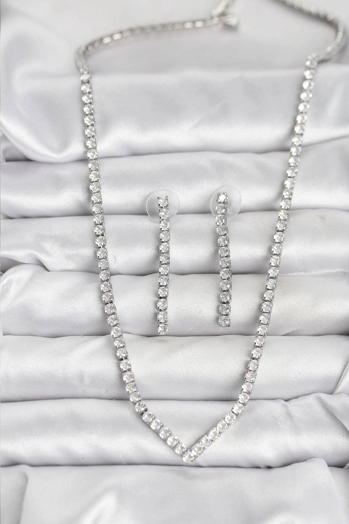 Gümüş Renk Zirkon Taşlı Kadın Kolye Küpe Seti