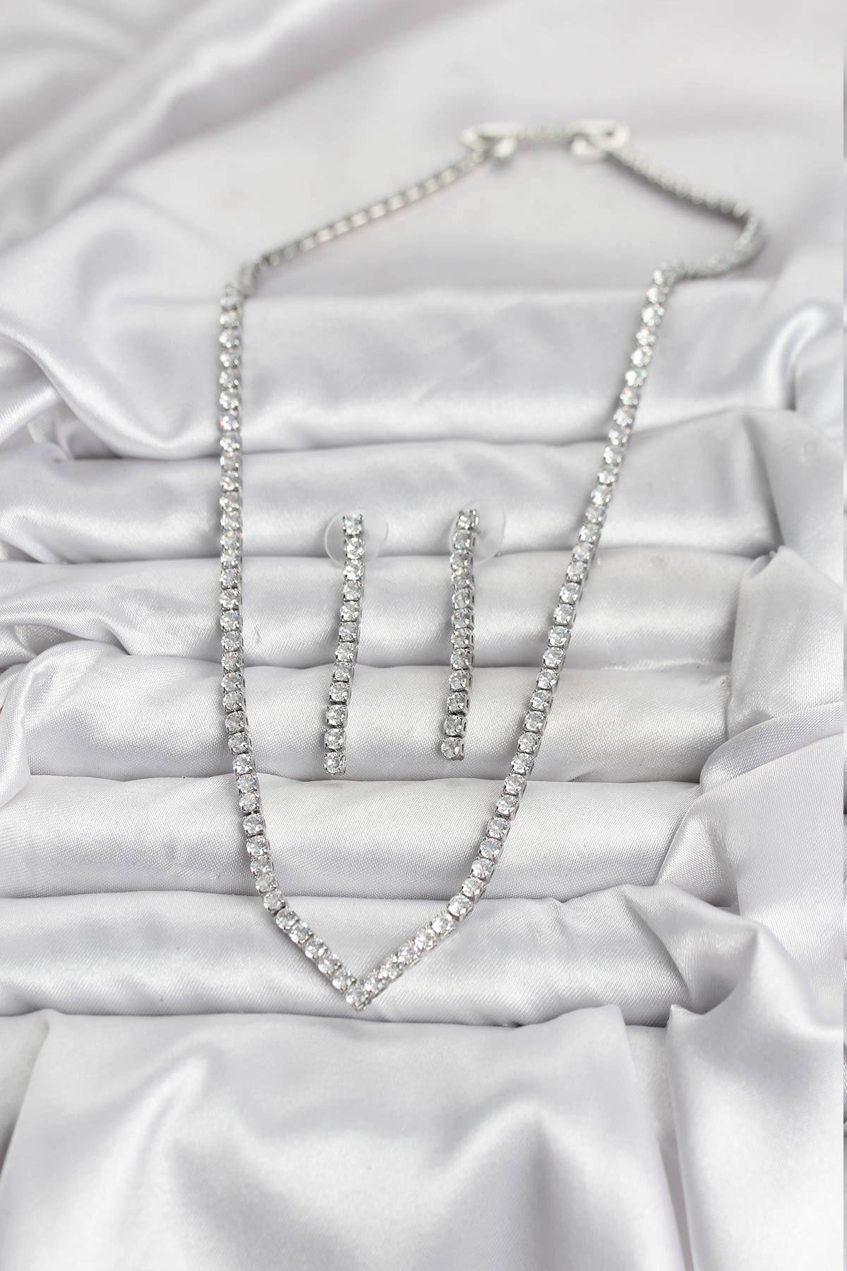 Gümüş Renk Zirkon Taşlı Kadın Kolye Küpe Seti