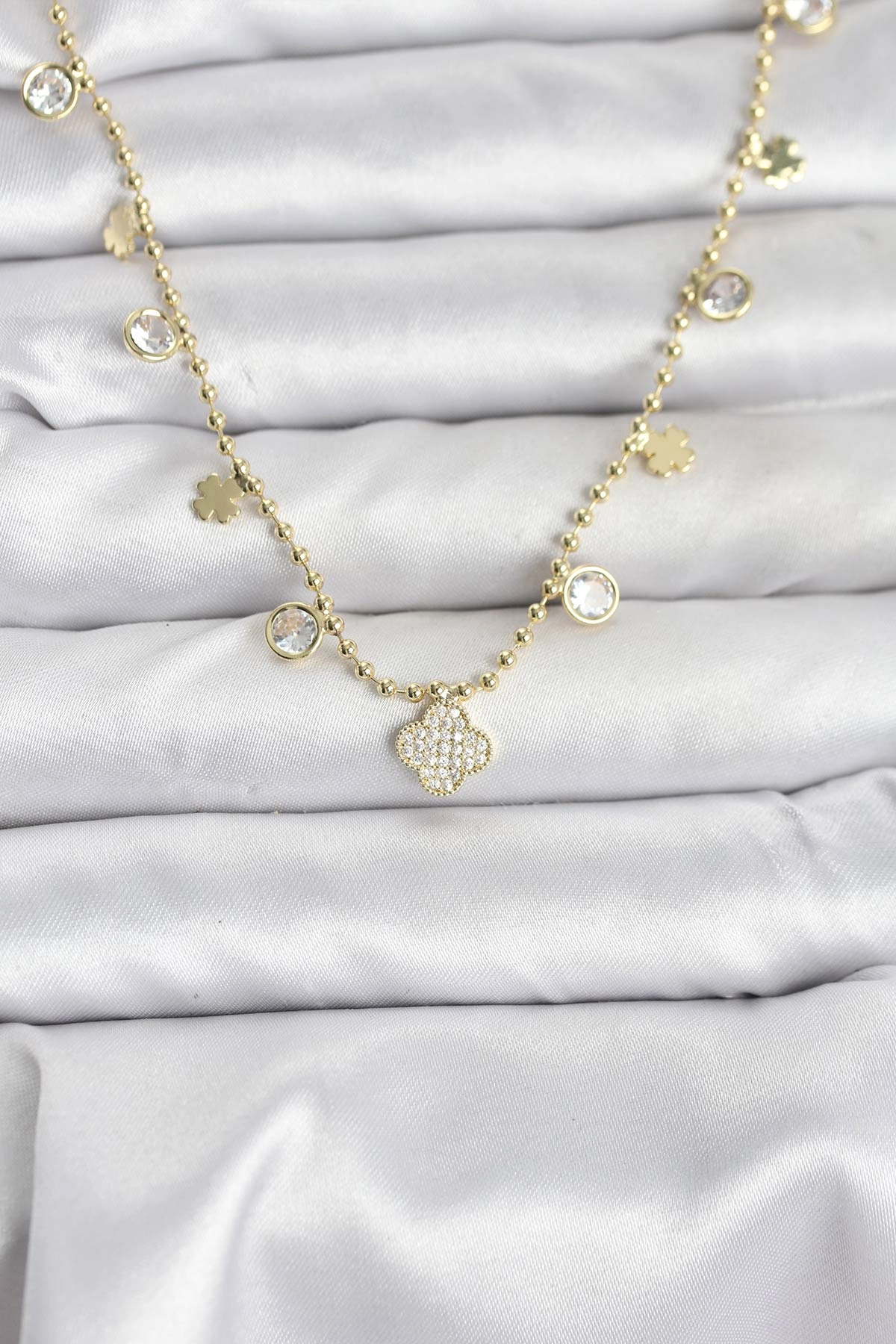 Pirinç Gold Renk Yonca Model Kadın Kolye