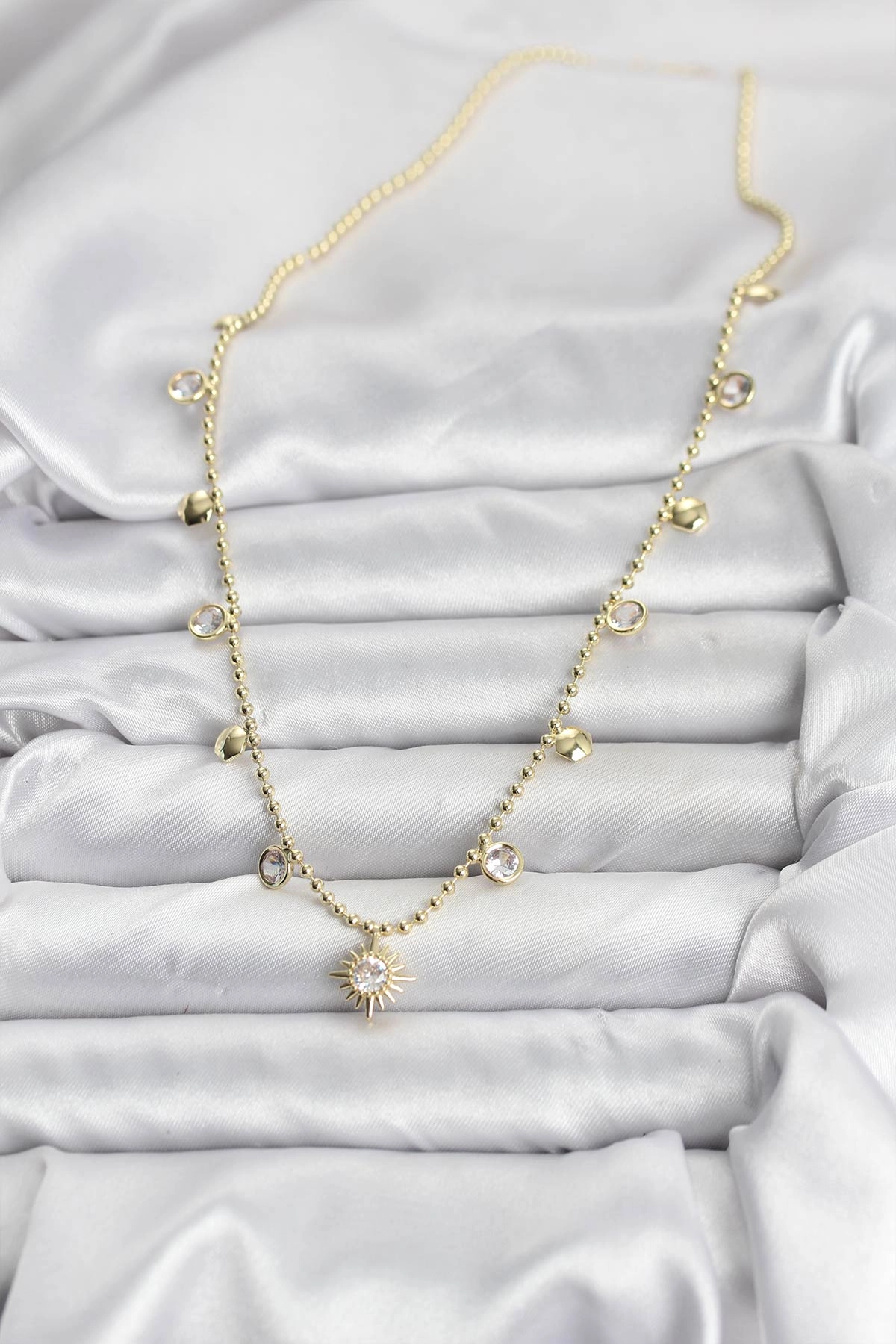 Zirkon Taşlı Kutup Yıldızı Model Pirinç Gold Renk Kadın Kolye