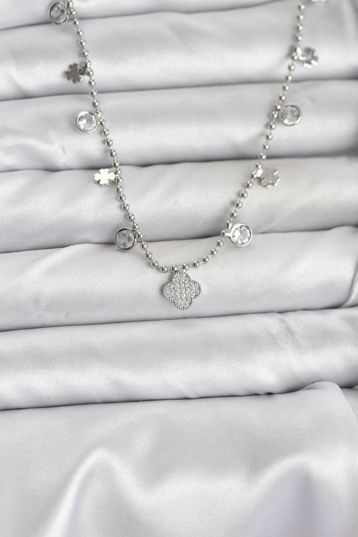 Pirinç Gümüş Renk Yonca Model Kadın Kolye