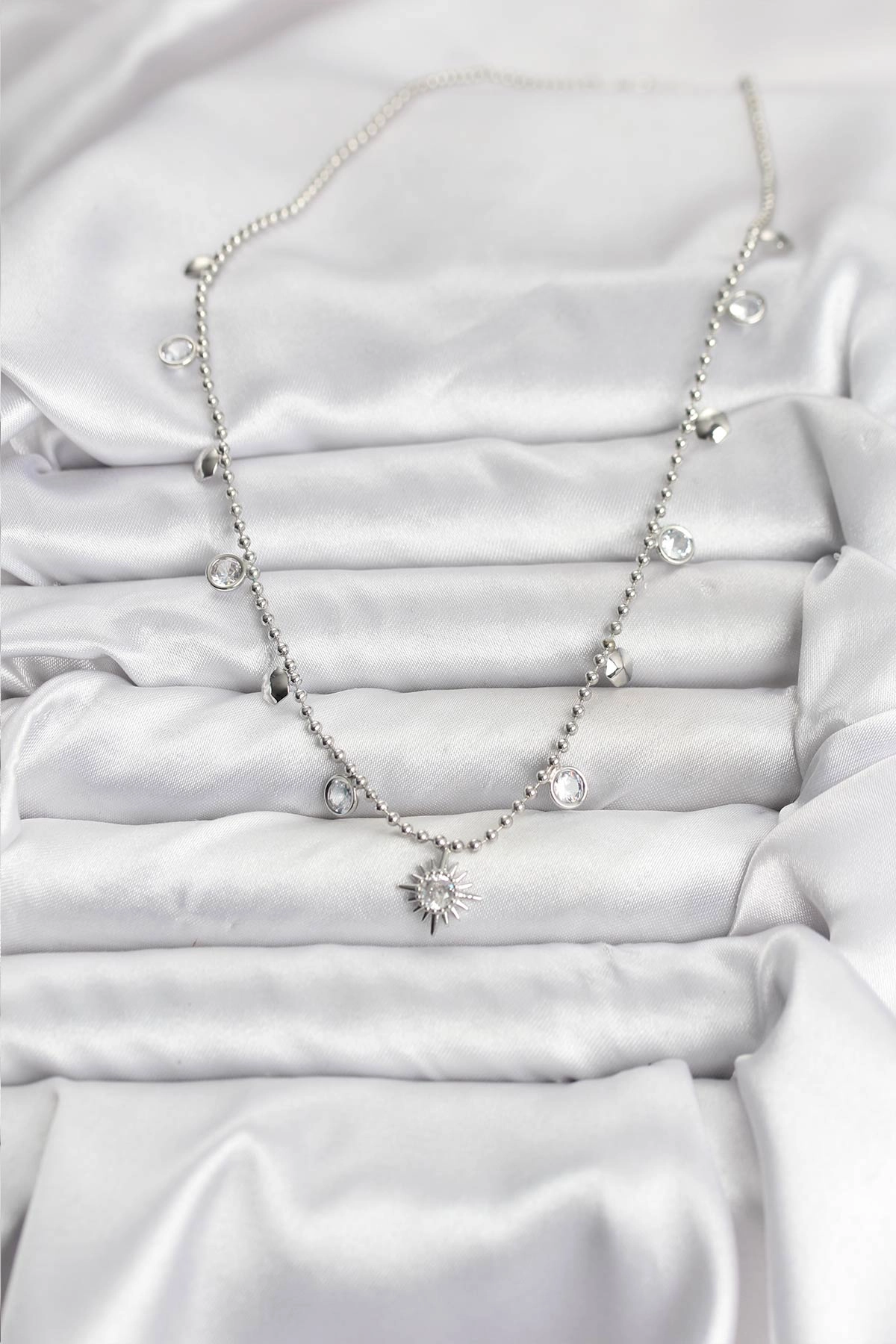 Zirkon Taşlı Kutup Yıldızı Model Pirinç Gümüş Renk Kadın Kolye