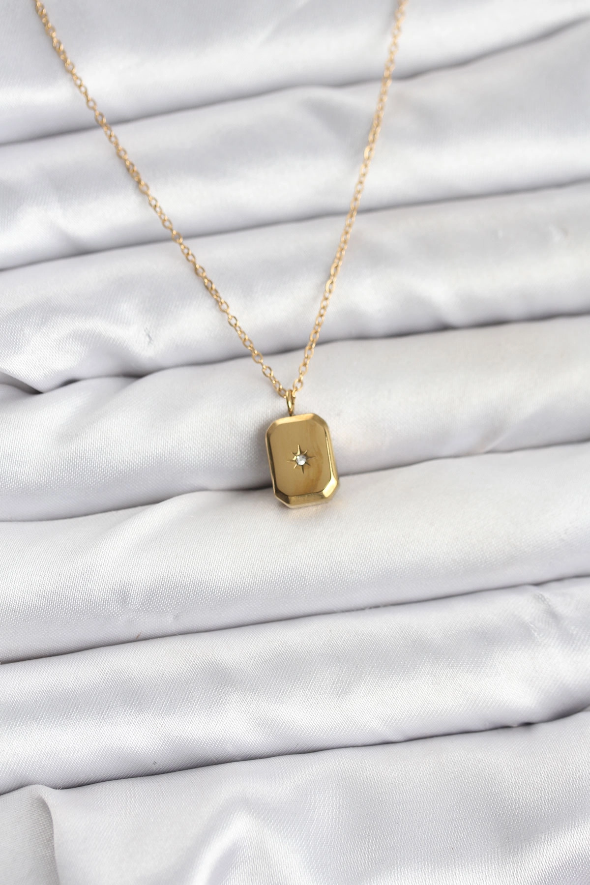 316L Çelik Zincir Gold Renk Minimal Kutup Yıldızı Model Kadın Kolye