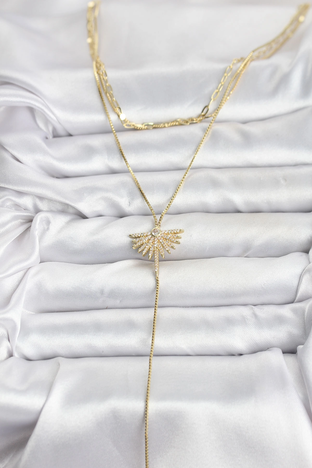 Pirinç Gold Renk Zirkon Taşlı Yelpaze Model Detaylı 3'lü Kombin Y Kadın Kolye