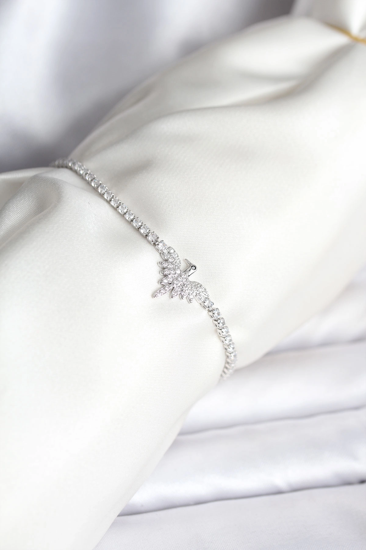 Anka Kuşu Model Zirkon Taşlı Gümüş Renk Pirinç Su Yolu Kadın Bileklik