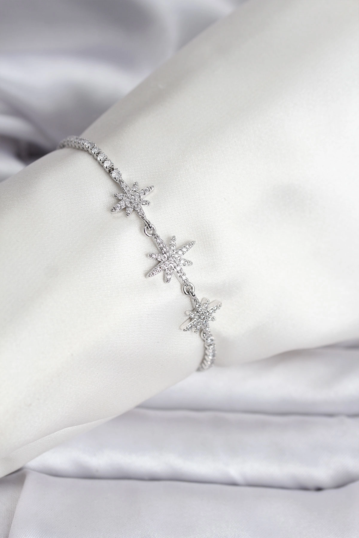 Kutup Yıldızı Model Zirkon Taşlı Gümüş Renk Su Yolu Kadın Bileklik