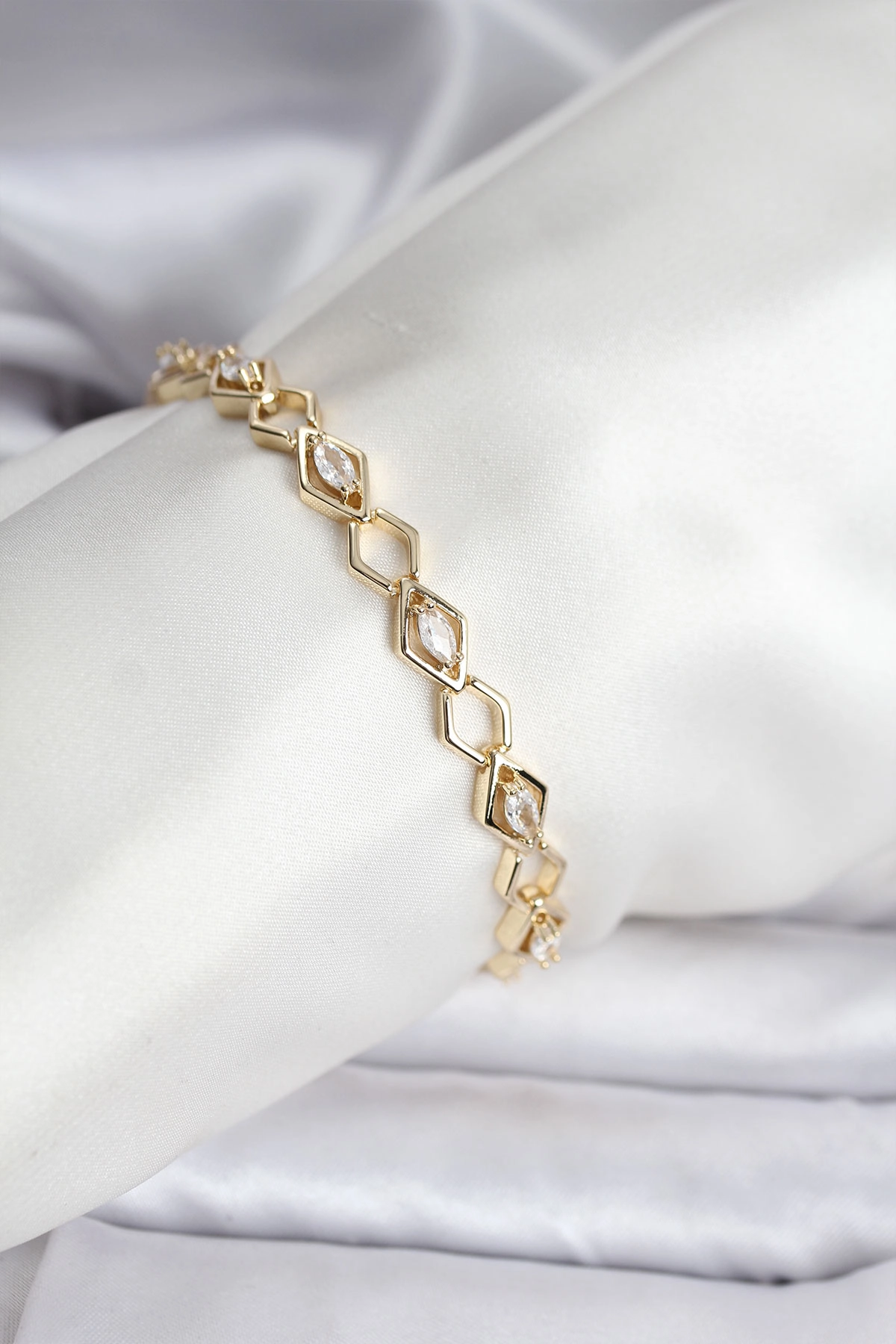 14K Gold Renk Kaplama Baklava Dilim Model Kadın Bileklik