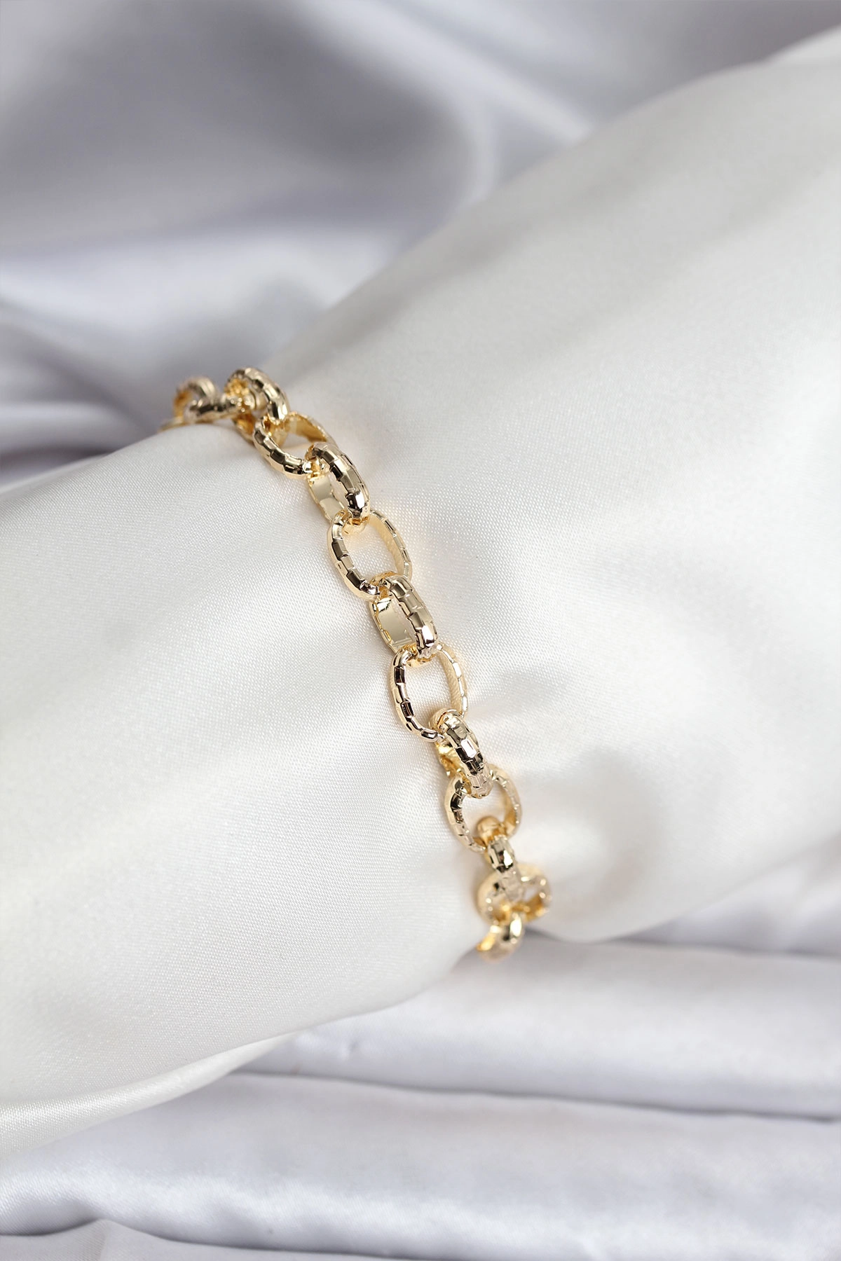 14K Gold Renk Kaplama Lazerli Zincir Model CM Kadın Bileklik