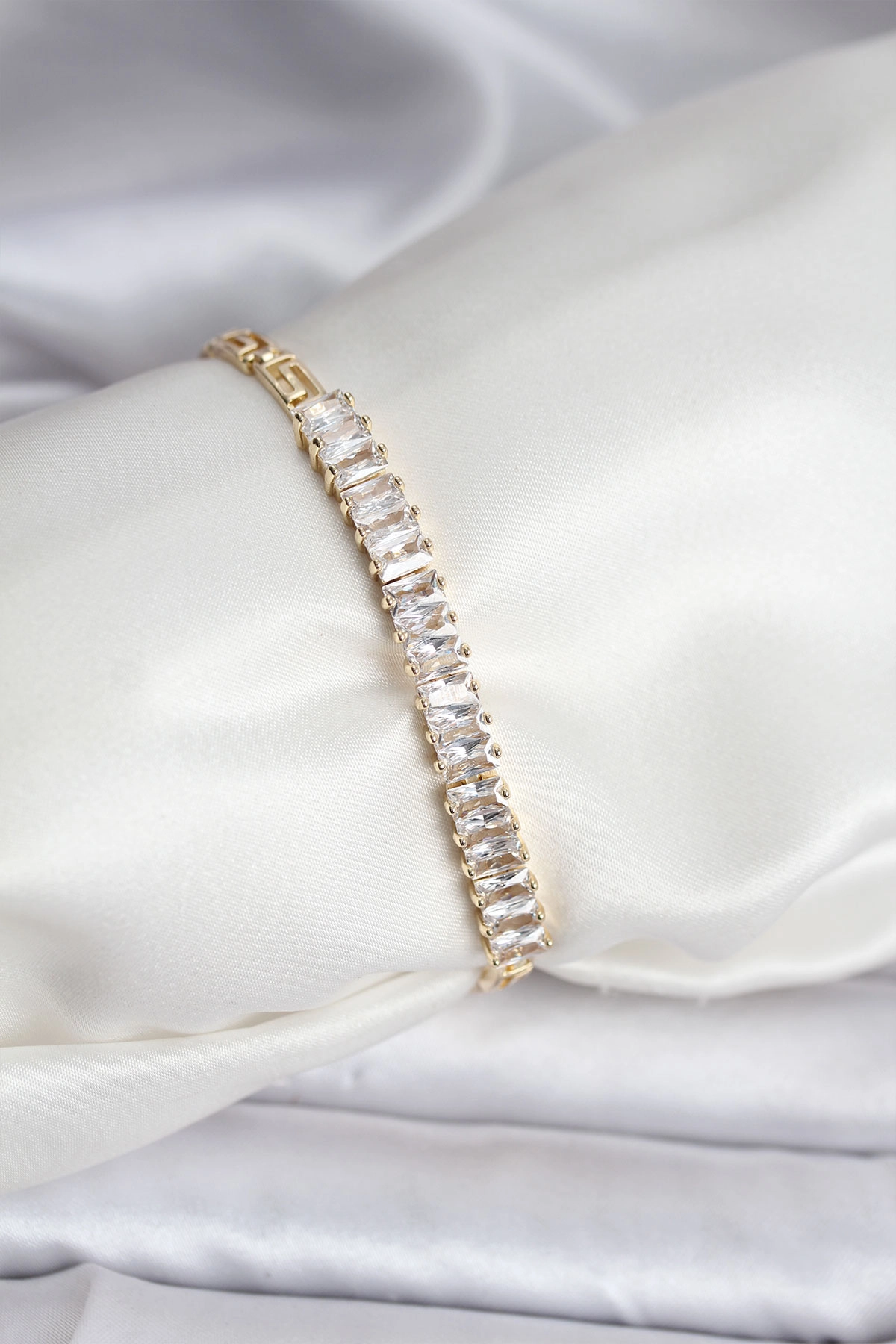 14K Gold Renk Kaplama Zirkon Taşlı Baget Model CM Kadın Bileklik