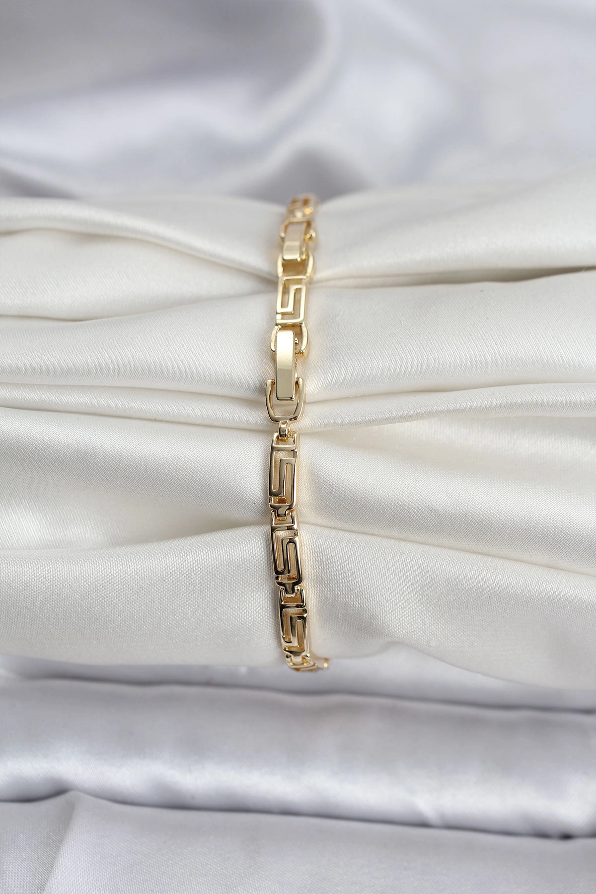 14K Gold Renk Kaplama Zirkon Taşlı Baget Model CM Kadın Bileklik