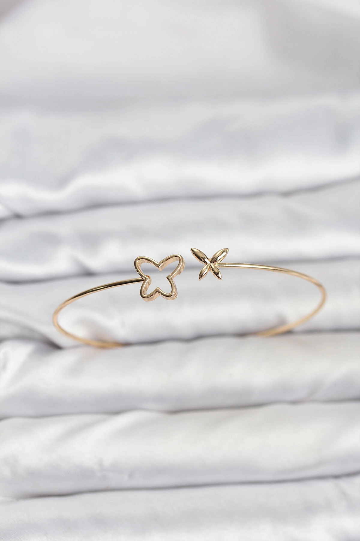 Kelebek Model Gold Renk Bileklik