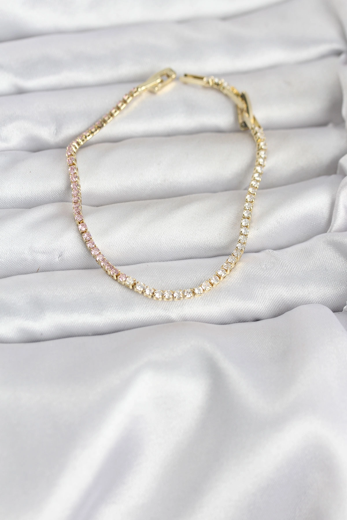 Pembe ve Beyaz Zirkon Taşlı Gold Renk Su Yolu Kadın Bileklik