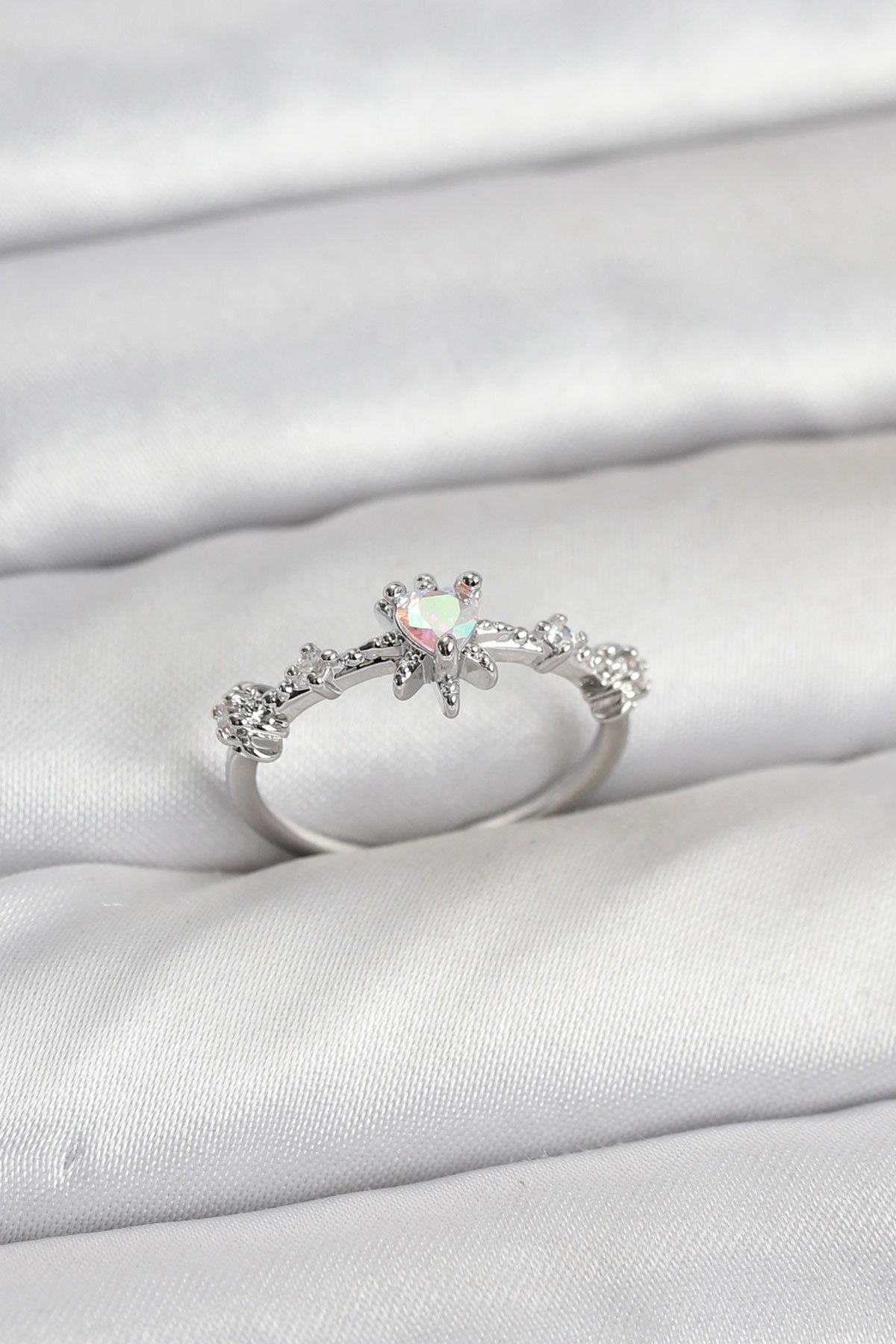 Gümüş Renk Pirinç Yıldız Model Kadın Yüzük