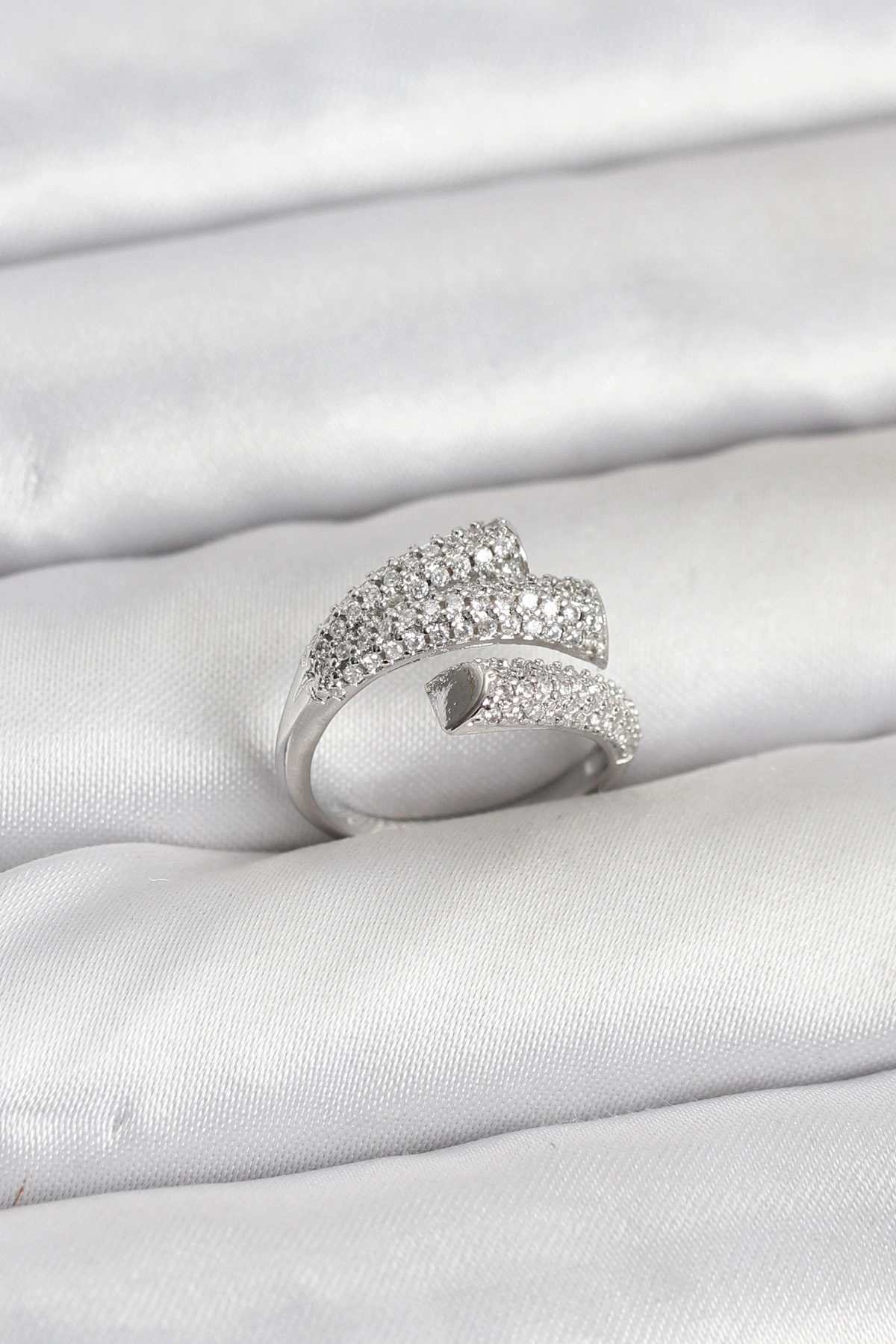 Gümüş Renk Zirkon Taşlı Pirinç Kadın Yüzük