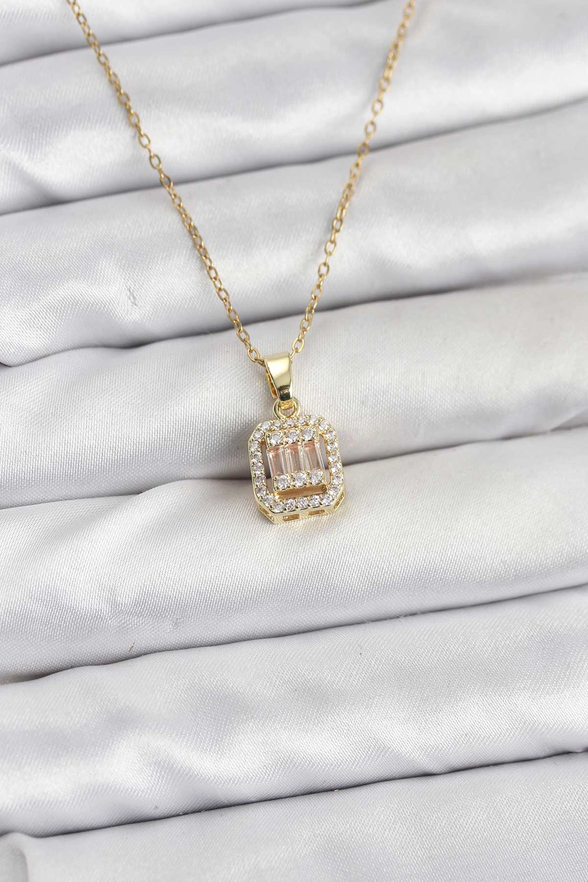 316L Çelik Zincir Gold Renk Baget Model Kadın Kolye