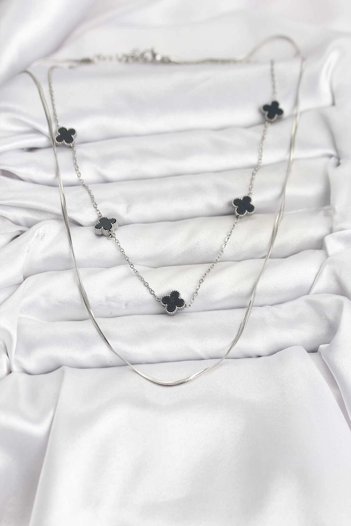 316L Çelik Zincir Gümüş Renk İtalyan Zincirli Siyah Yonca Model Kadın Kolye