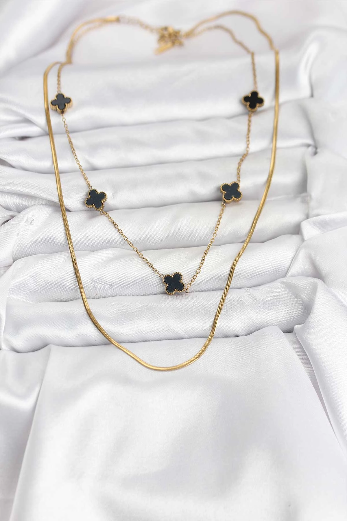 316L Çelik Zincir Gold Renk İtalyan Zincirli Siyah Yonca Model Kadın Kolye