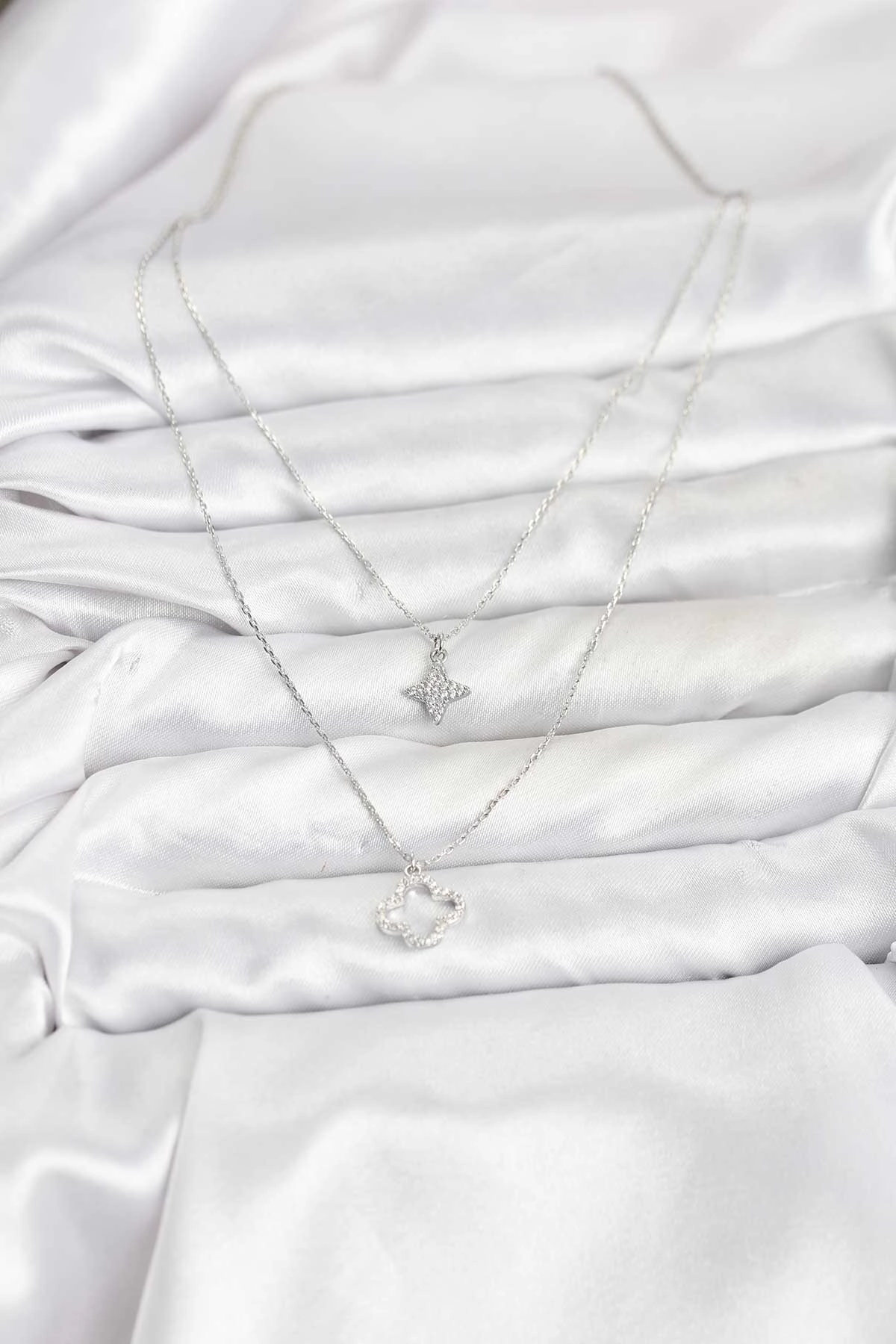 Pirinç Gümüş Renk Yonca Model 2'li Kadın Kolye