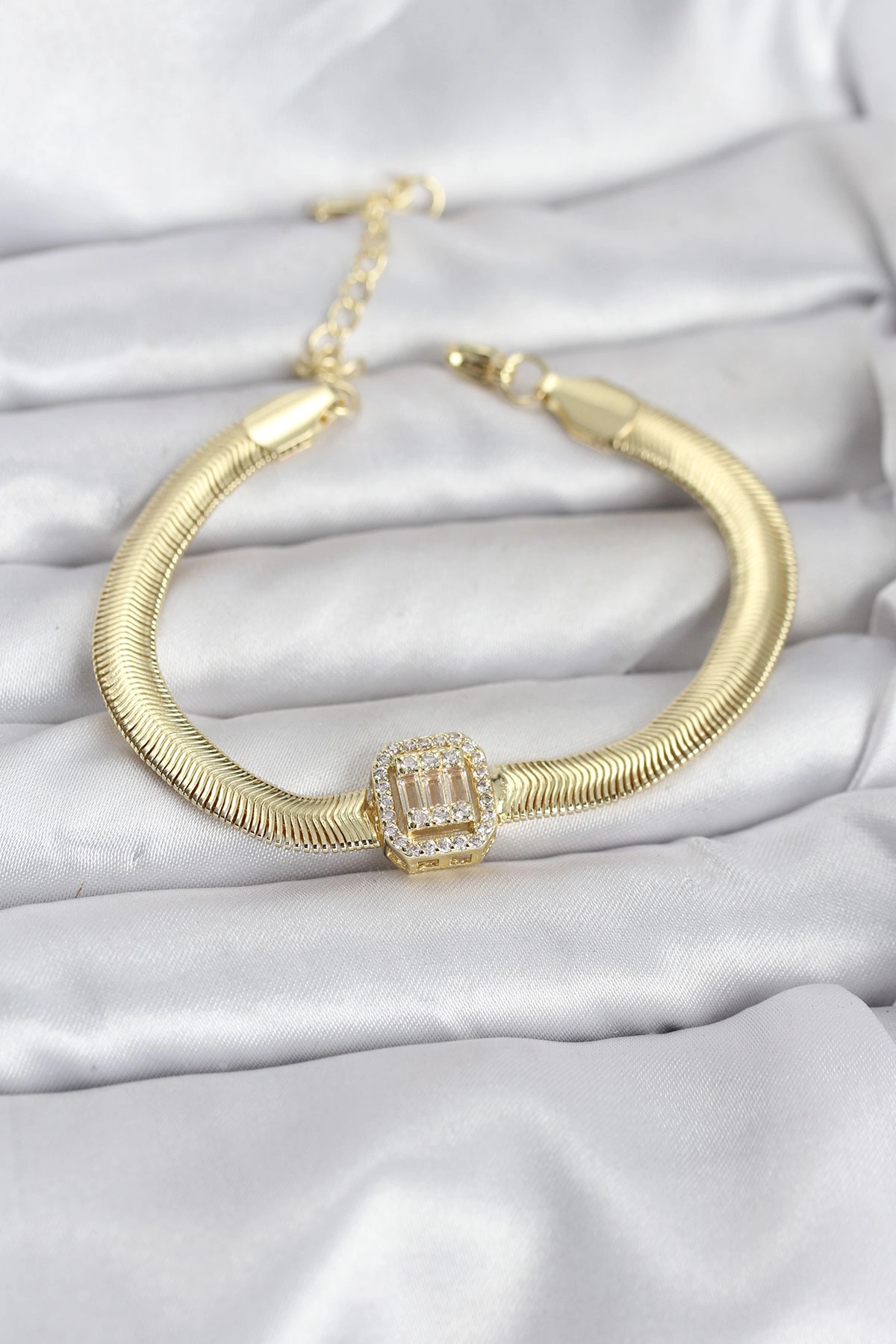 316L Çelik Gold Renk Baget Zirkon Taşlı Yılan Zincirli Kadın Bileklik