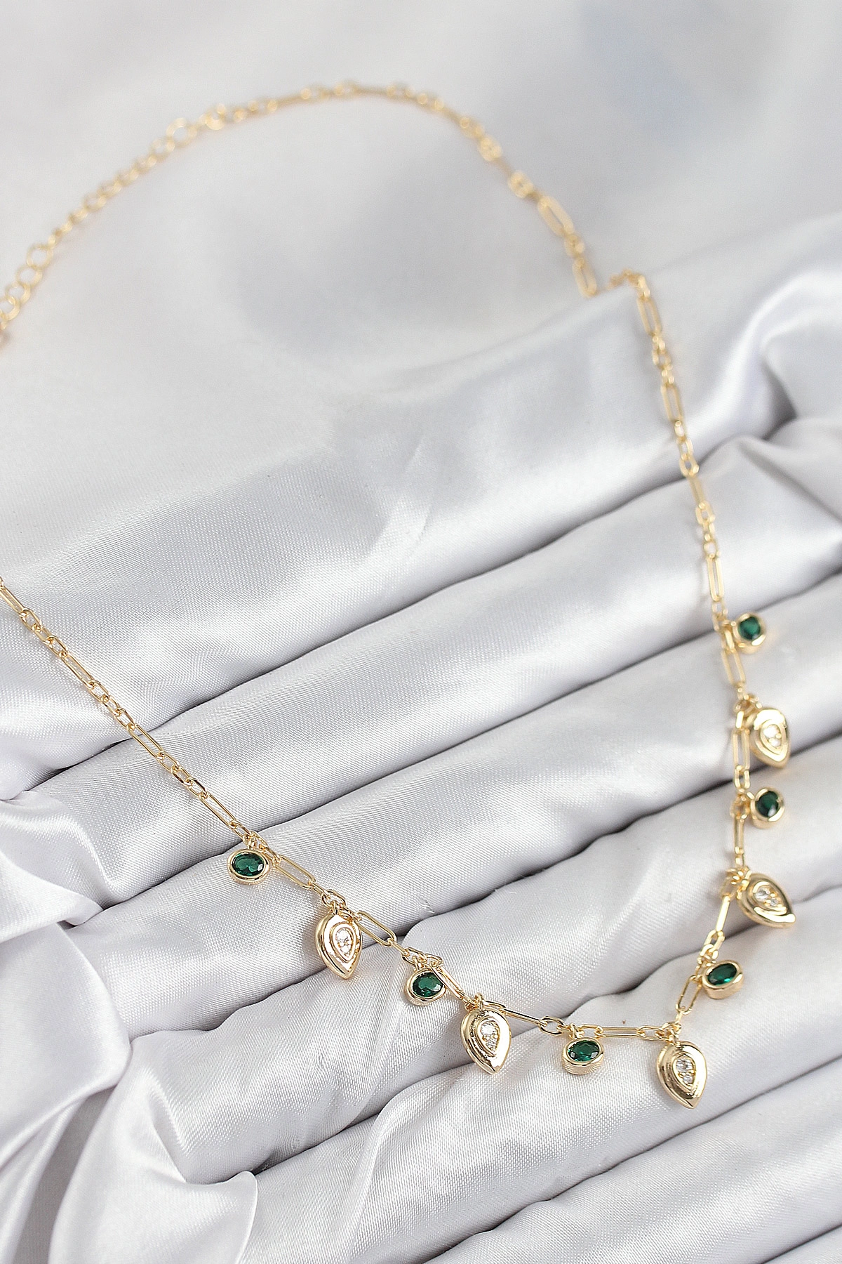 Pirinç Zirkon Taşlı Sallantılı Damla Model Gold Renk Kadın Kolye