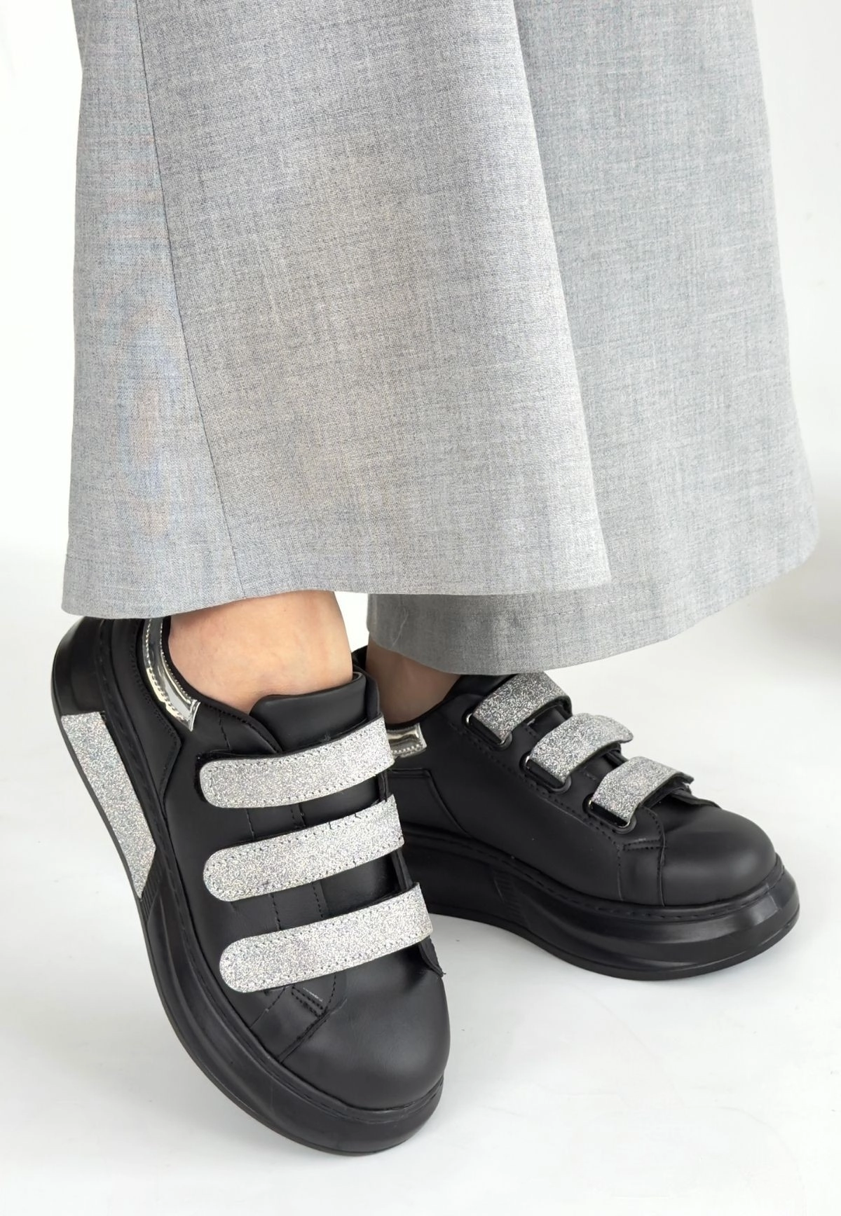 Elika Siyah Cilt Simli Cırt Cırtlı Spor Ayakkabı