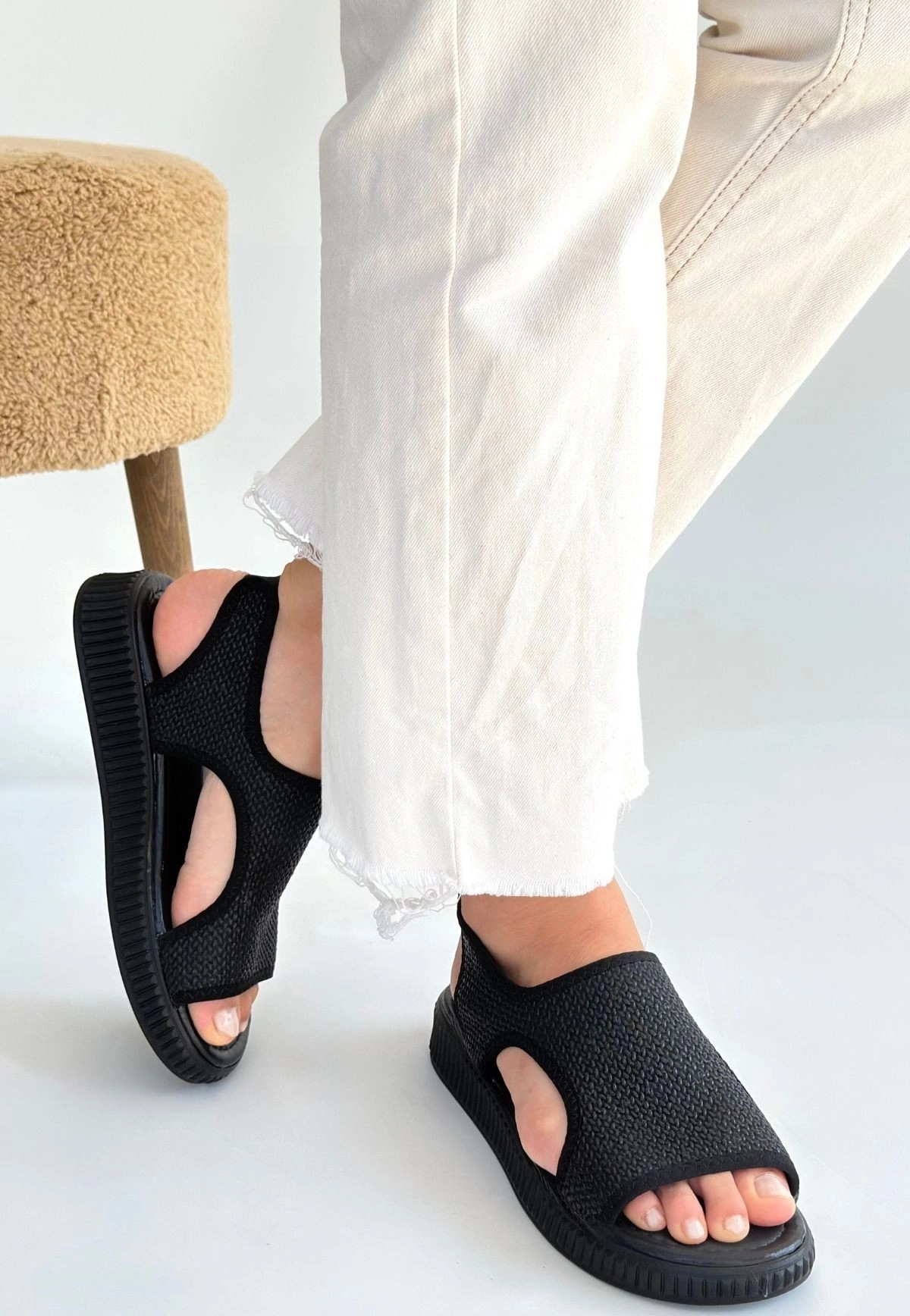 Wayi Siyah Hasır Cilt Sandalet