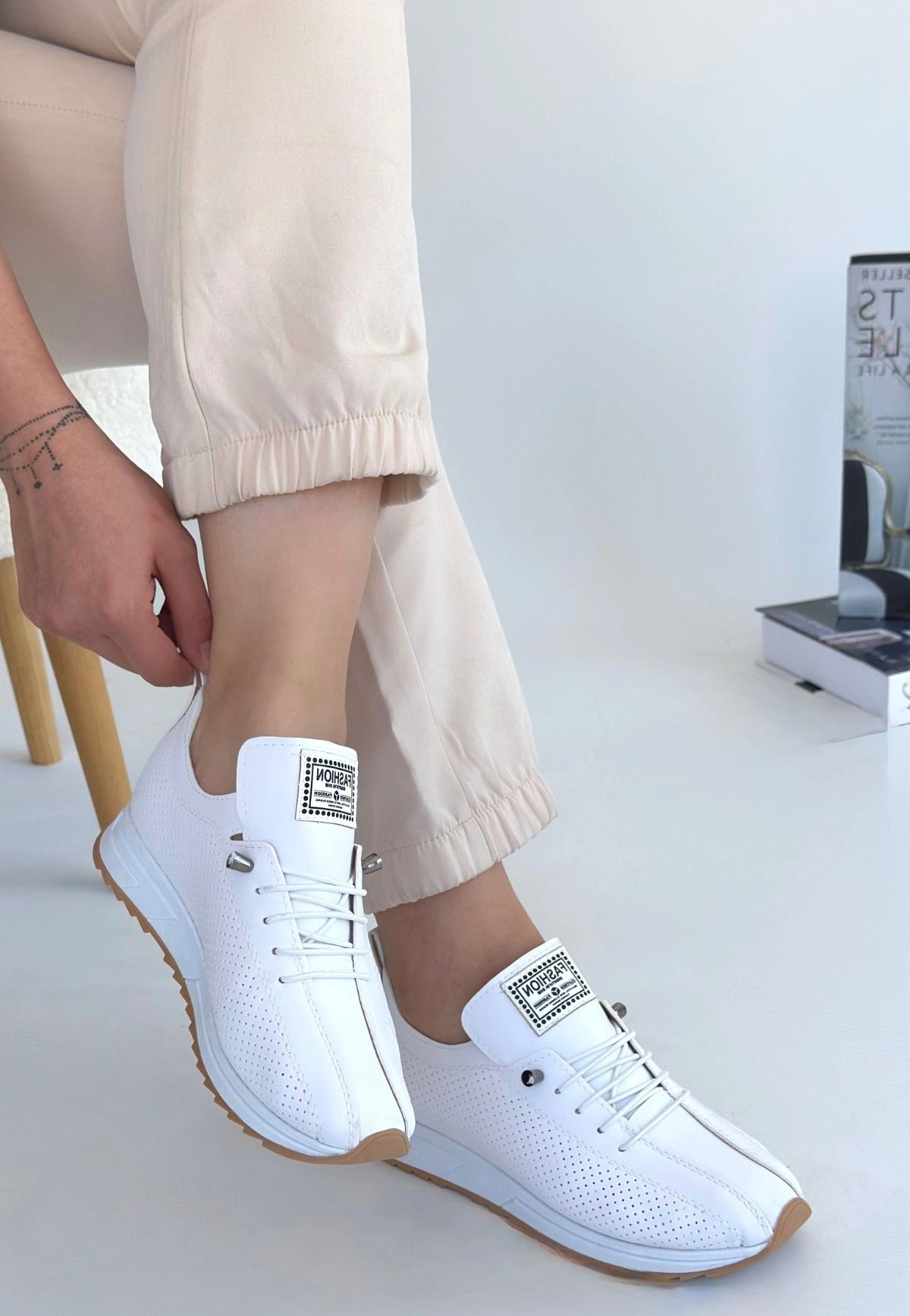 Fiert Beyaz Cilt Bağcıklı Spor Ayakkabı